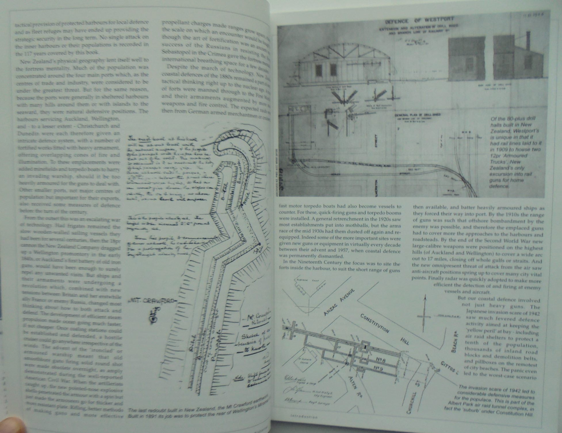 Defending New Zealand : Ramparts on the Sea 1840 - 1950's Pictorial
