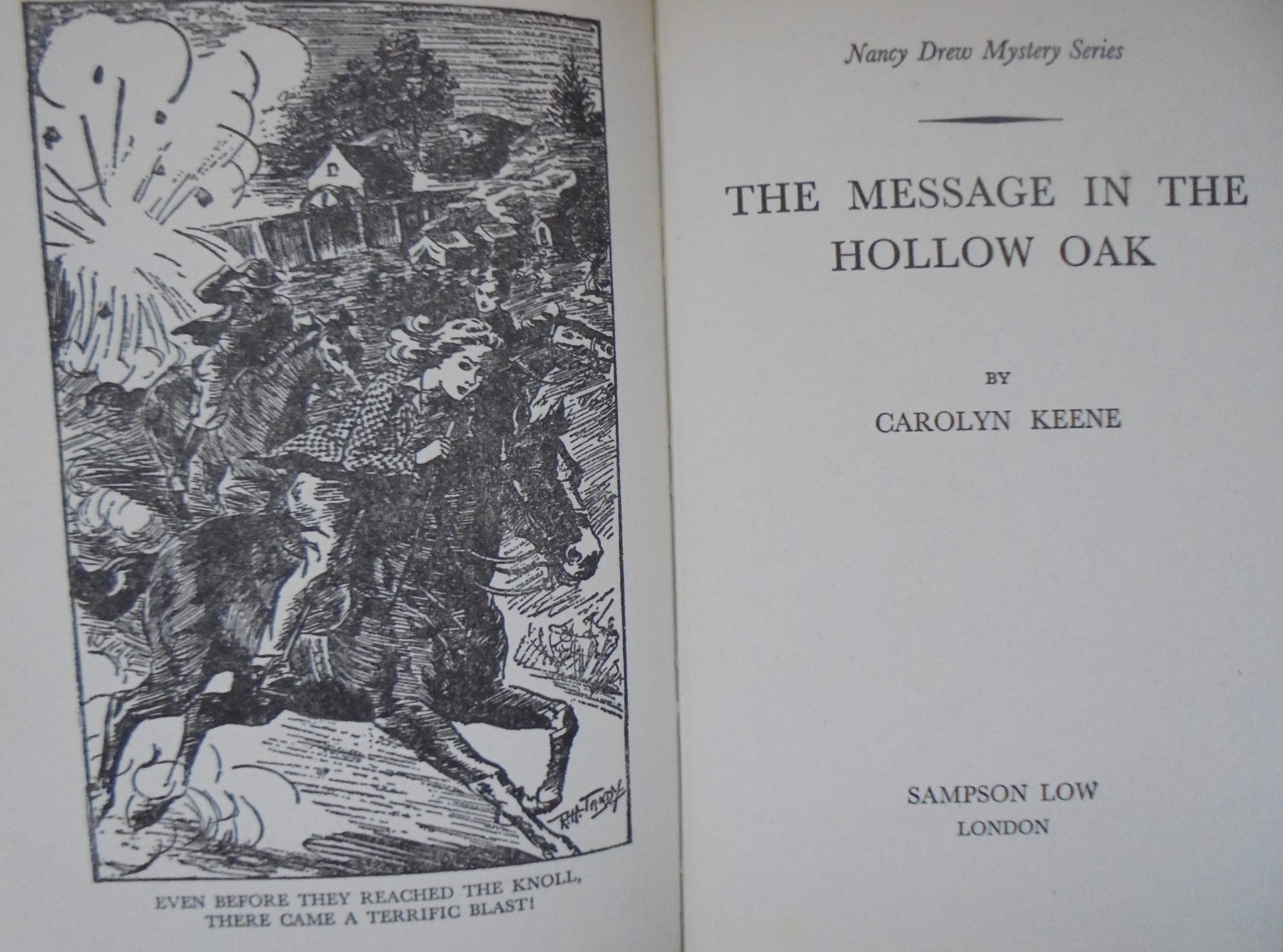 The Message In The Hollow Oak. First Edition 1962. Nancy Drew.