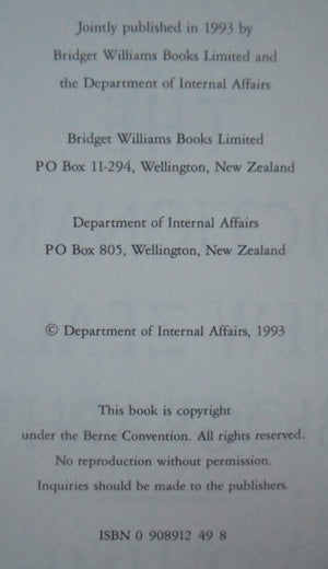 Dictionary of New Zealand Biography: Full set of 5 Volumes.