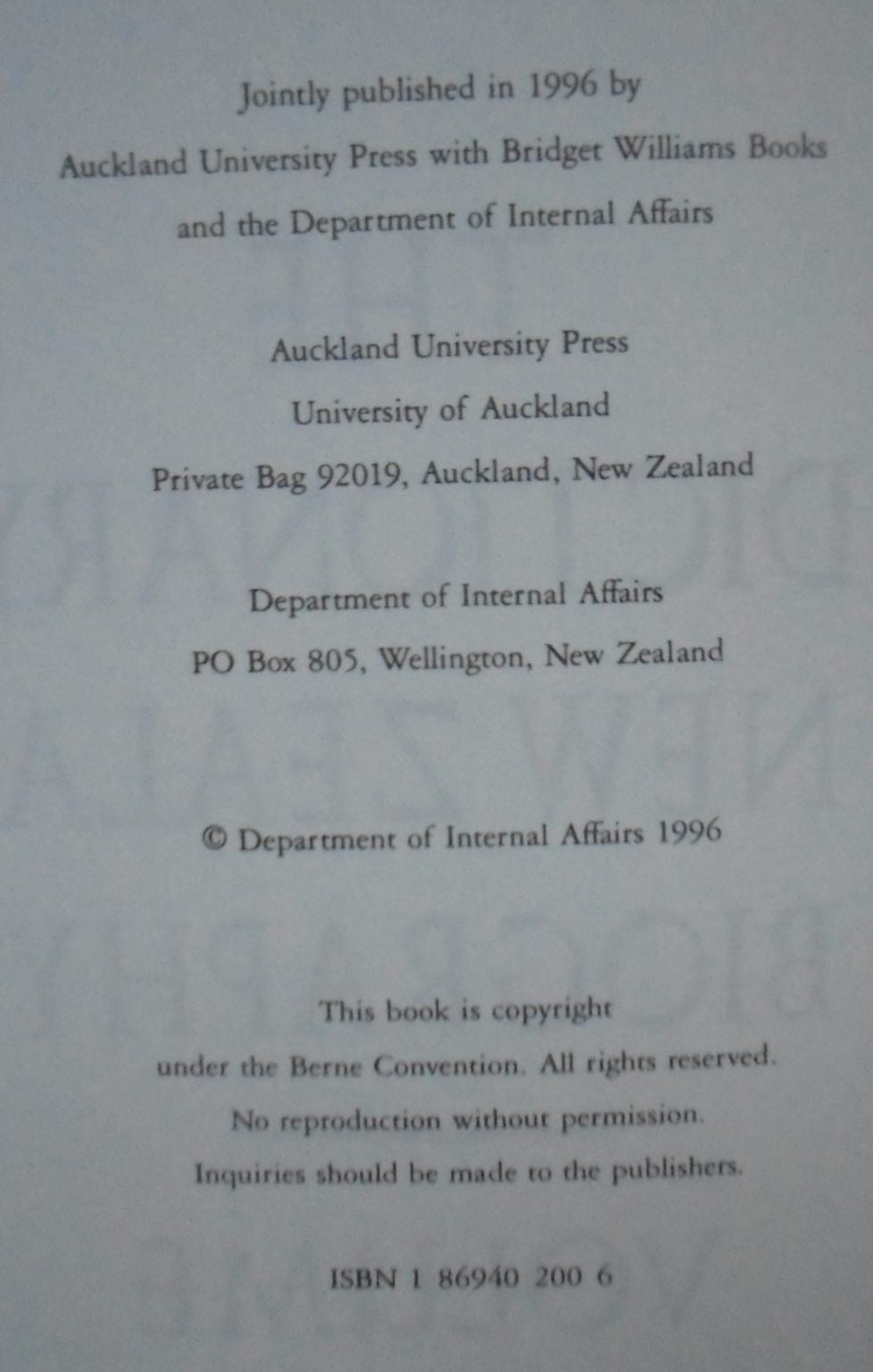 Dictionary of New Zealand Biography: Full set of 5 Volumes.