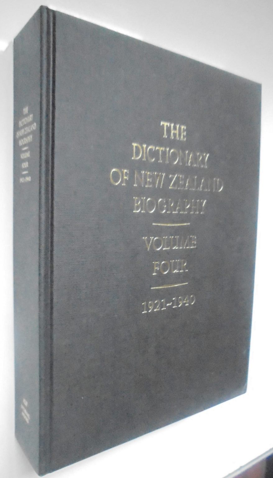 Dictionary of New Zealand Biography: Full set of 5 Volumes.