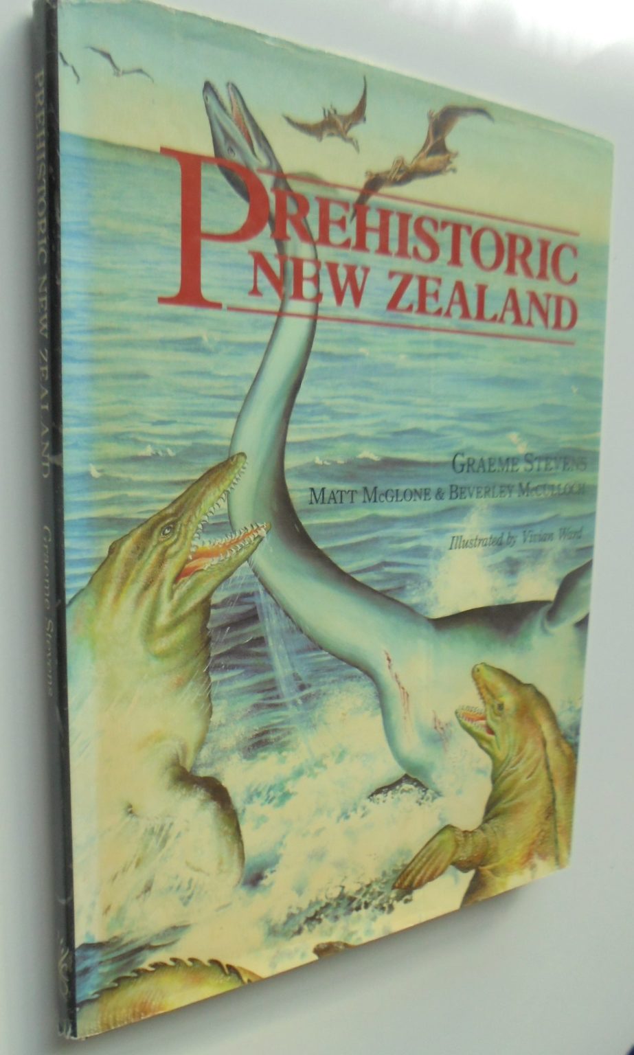 Prehistoric New Zealand by Graeme Stevens, Matt McClone and Beverley mcCulloch. Illustrated by Vivian Ward