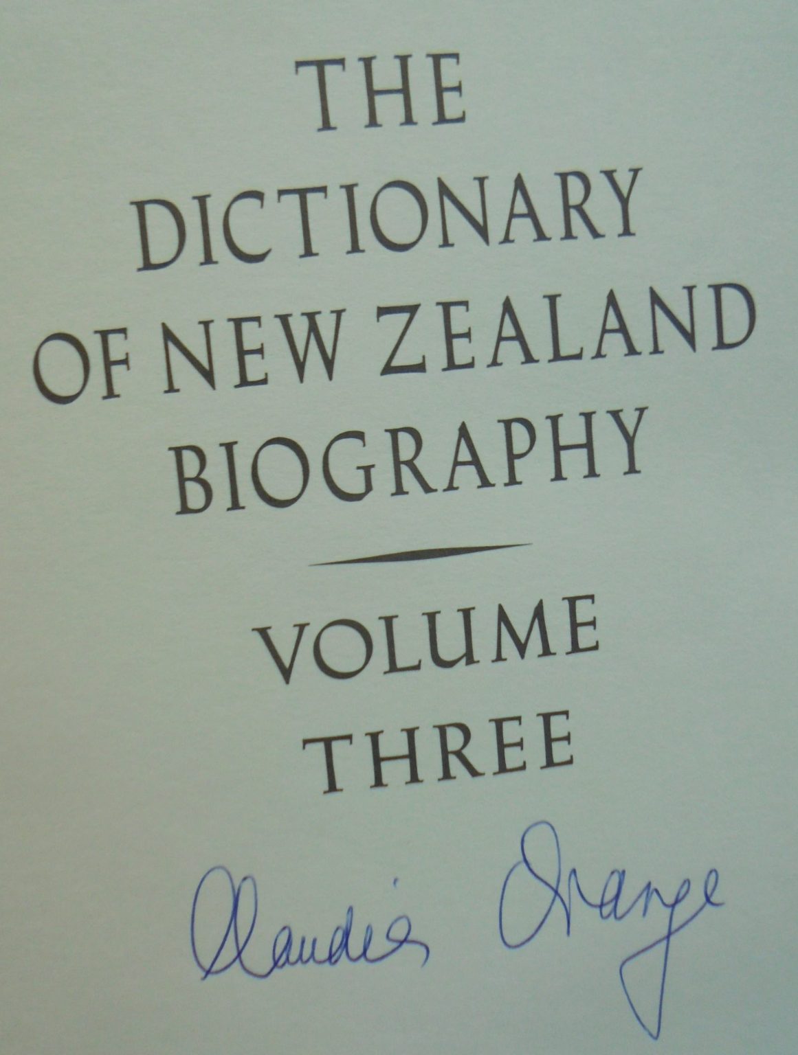 Dictionary of New Zealand Biography: Volume 3: 1901-1920. SIGNED BY EDITOR CLAUDIA ORANGE.