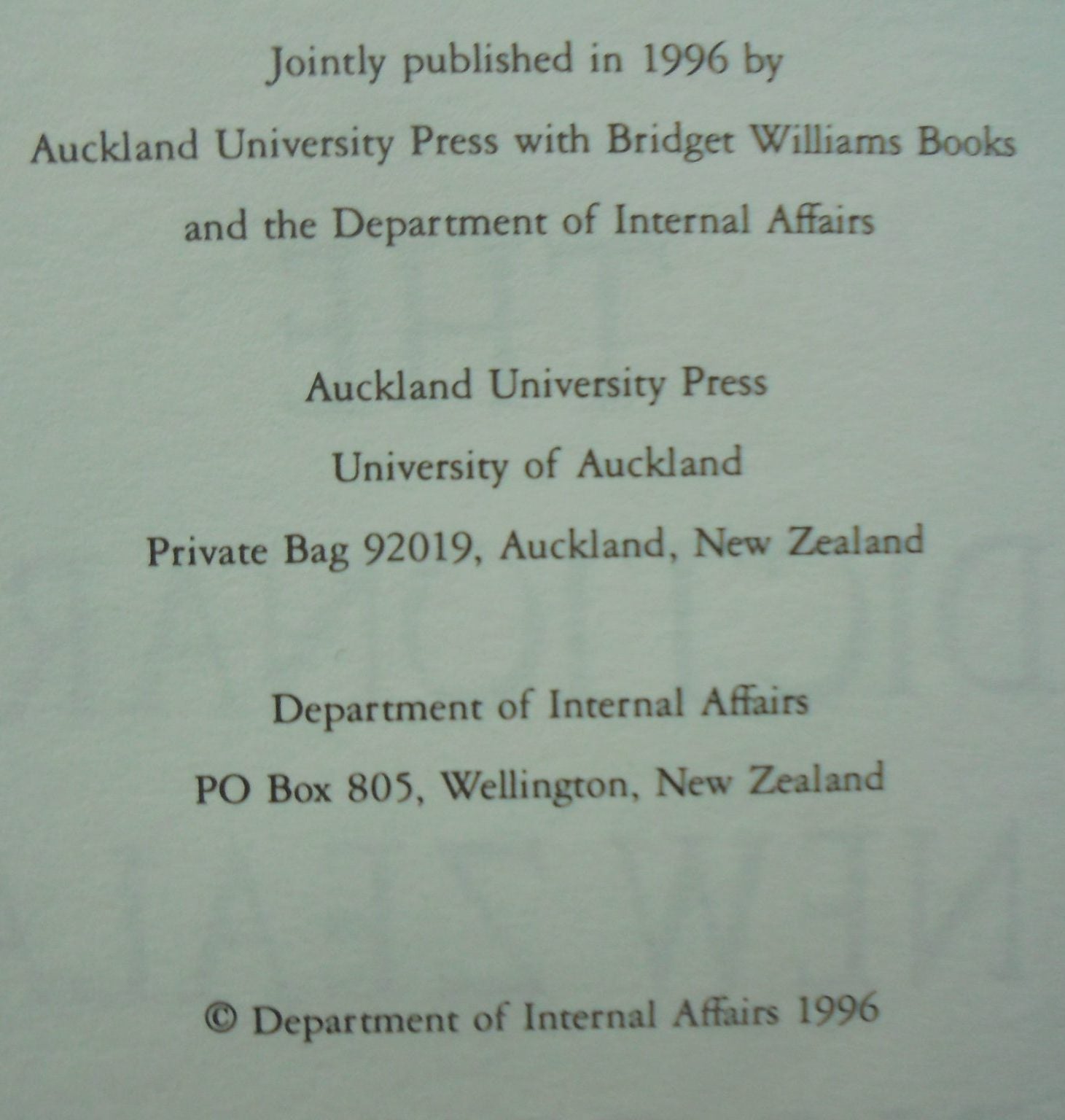 Dictionary of New Zealand Biography: Volume 3: 1901-1920. SIGNED BY EDITOR CLAUDIA ORANGE.