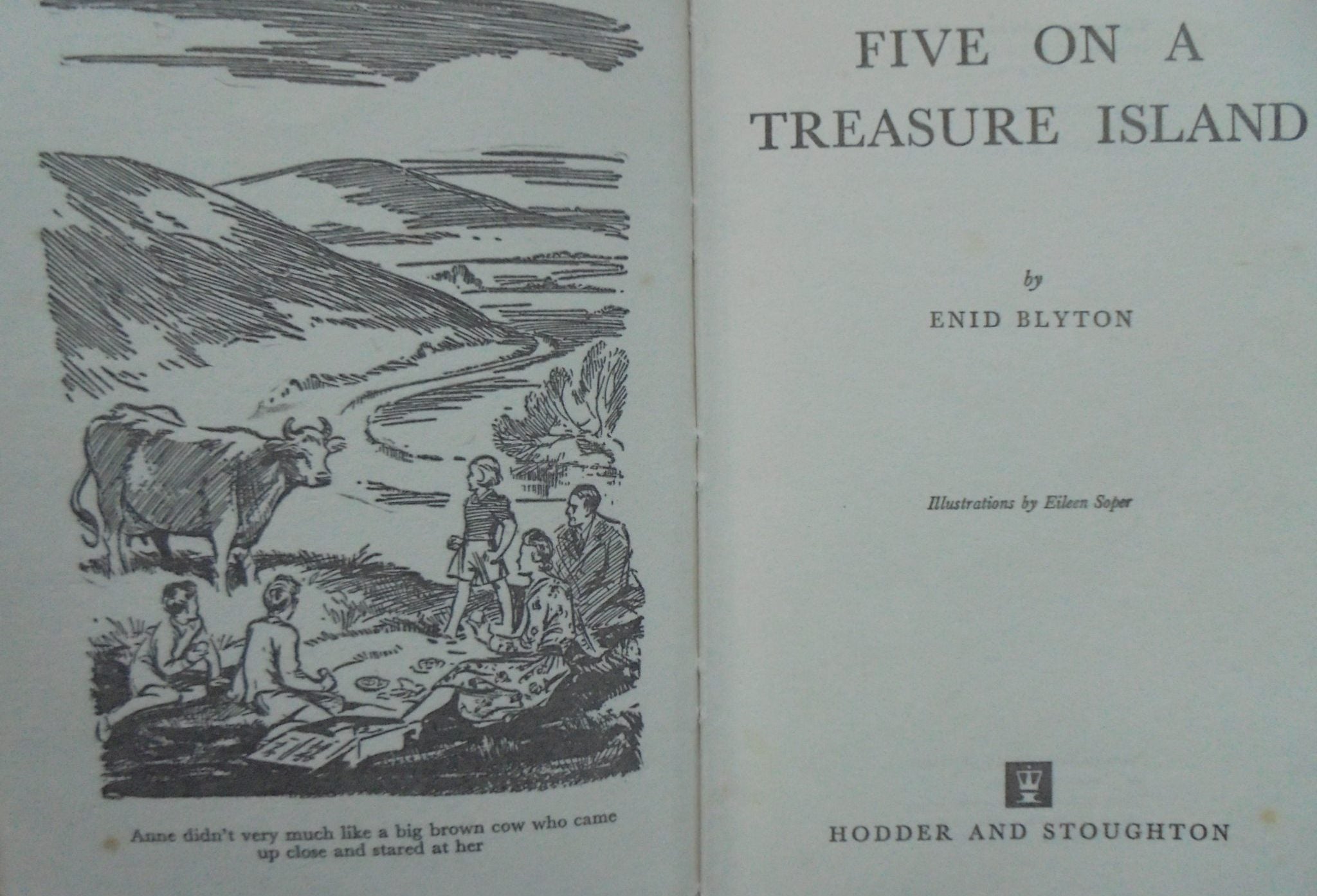 Enid Blyton Famous Five books. 5 Vintage Hardback books.