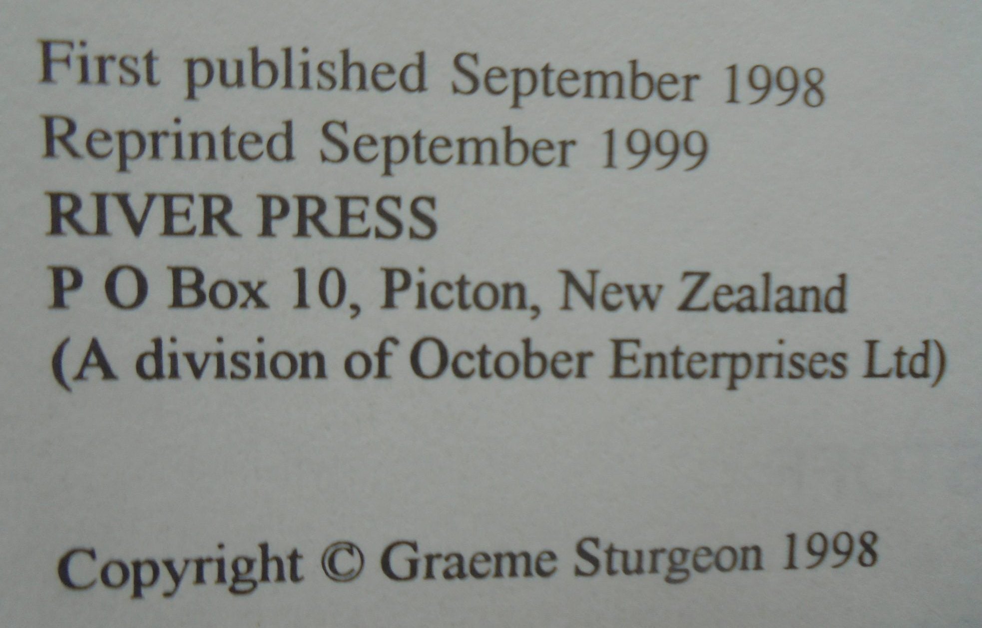 Dustoff for Willie Peters A New Zealand Hunter's Journey through Vietnam By Graeme Sturgeon. VERY SCARCE.