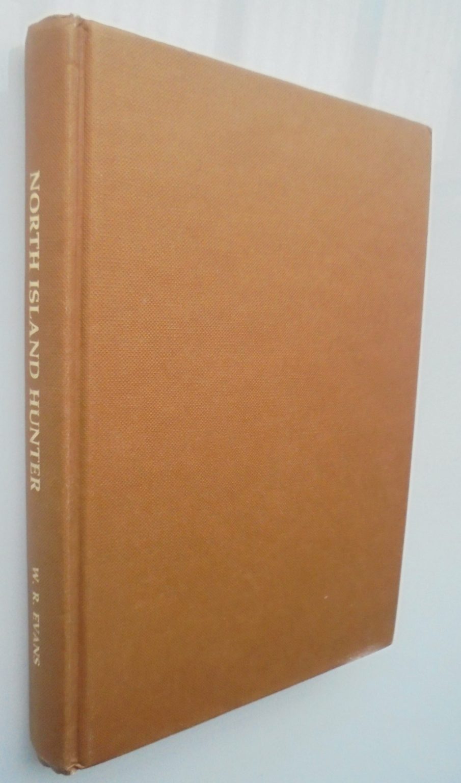 North Island Hunter. By W R. Evans. 1976, First Edition. VERY SCARCE.