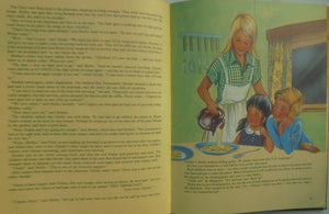 The Wishing Chair Again By Enid Blyton. De-Luxe Edition illustrated by Georgina Hargreaves.