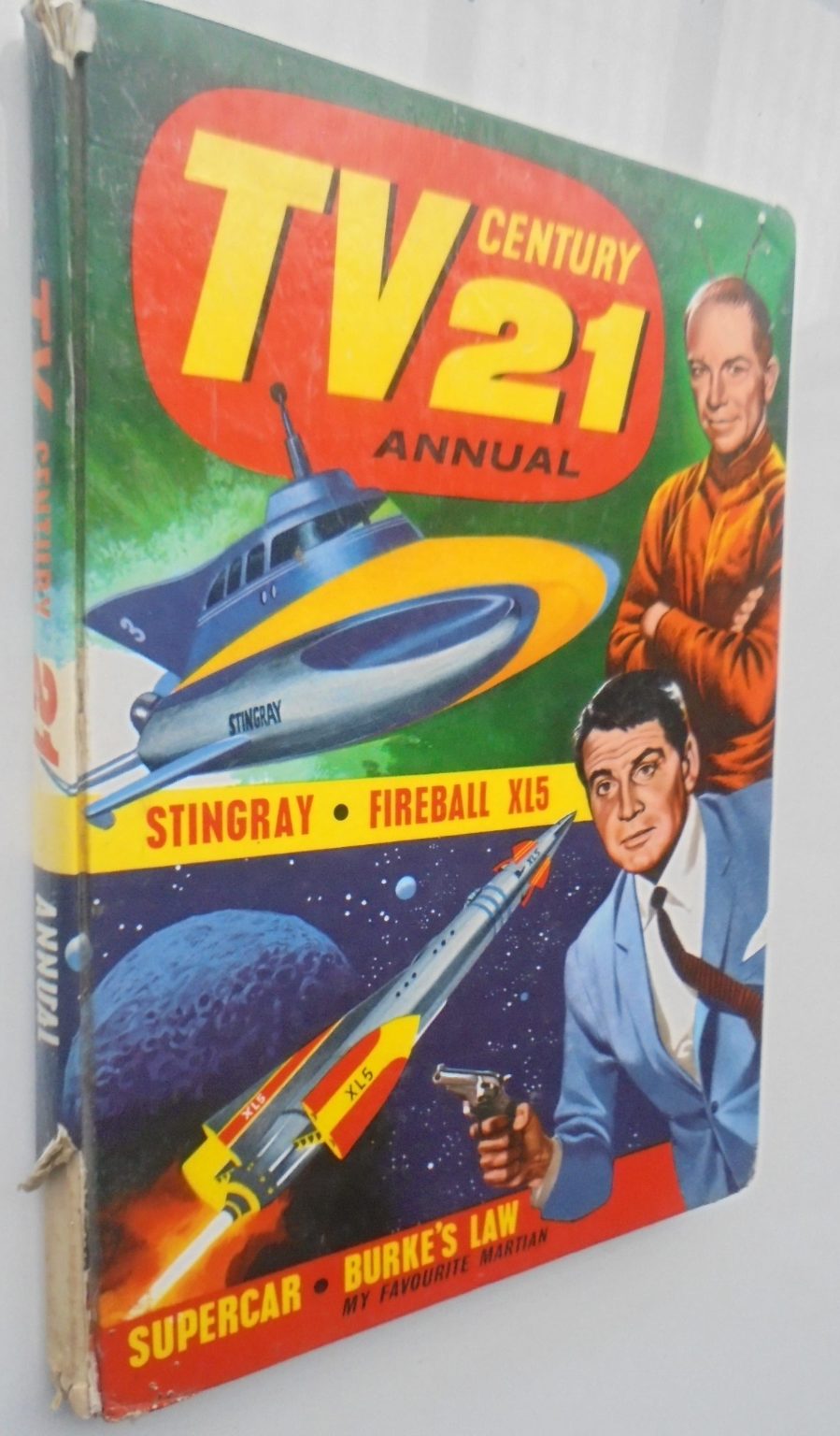 TV Century 21 Annual. TV21. Featuring Fireball XL5, Stingray, Lady Penelope and more.