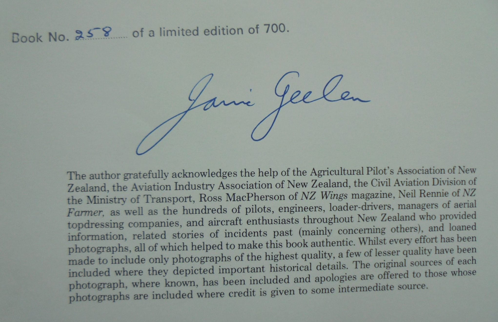 The Topdressers By Janic Geelen. LIMITED EDITION.  of 700 copies. VERY SCARCE. SIGNED BY AUTHOR.