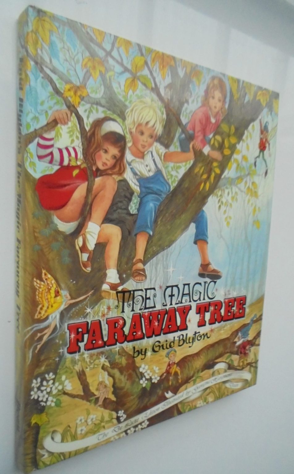 The Magic Faraway Tree. FIRST De Luxe Edition with jacket. 1981.  Illustrated by Georgina Hargreaves.