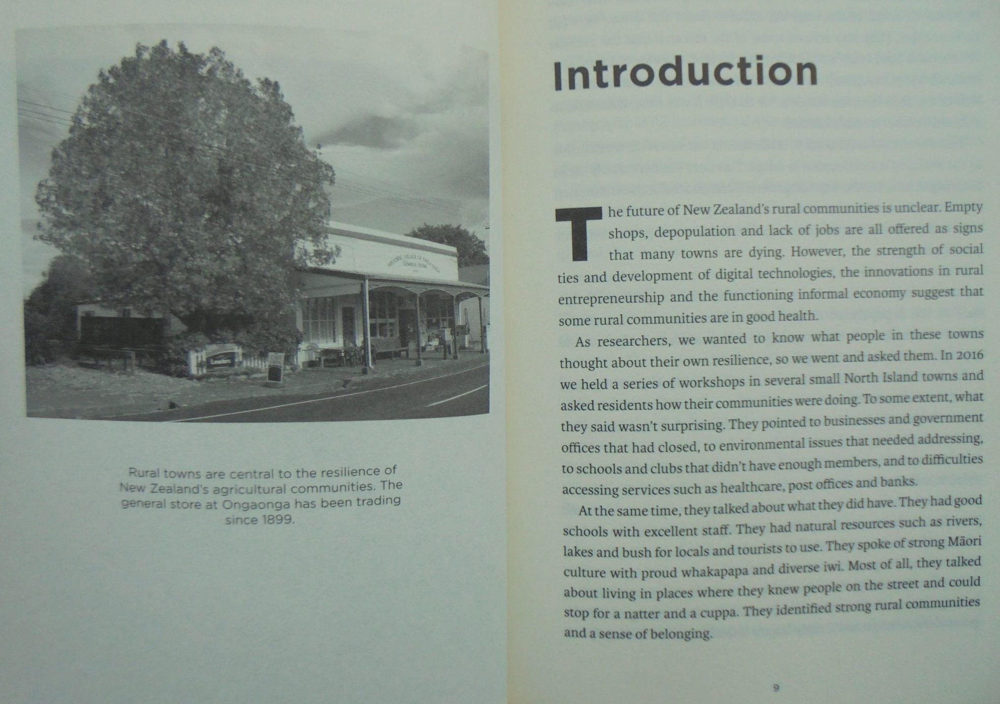 Heartland Strong. How Rural New Zealand Can Change and Thrive. By Margaret Brown (Edited by), Bill Kaye-Blacke (Edited by), Penny Payne (Edited by).