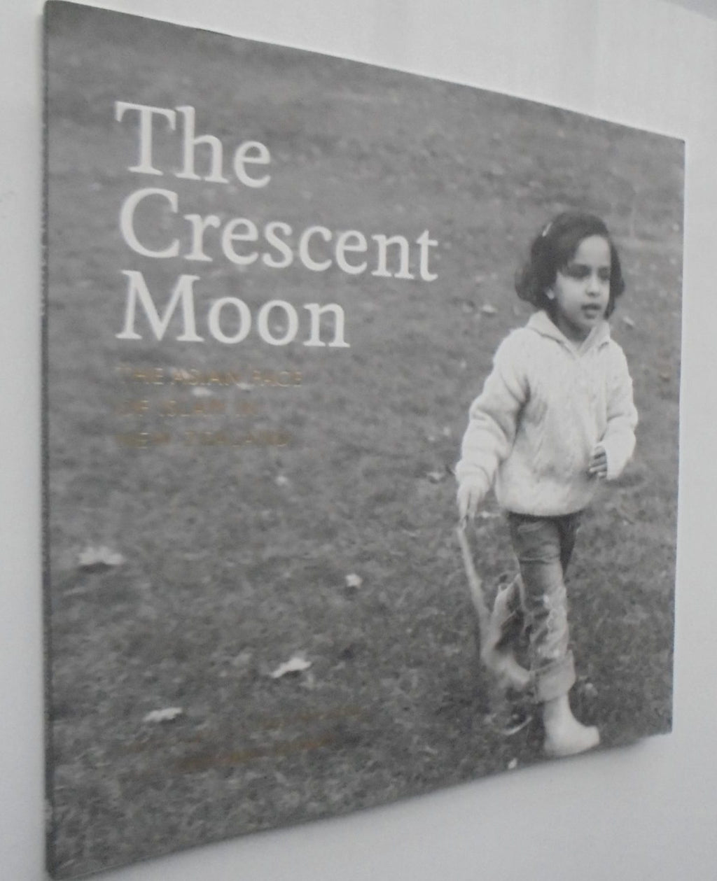 The Crescent Moon: The Asian Face of Islam in New Zealand. Photographs by Ans Westra.