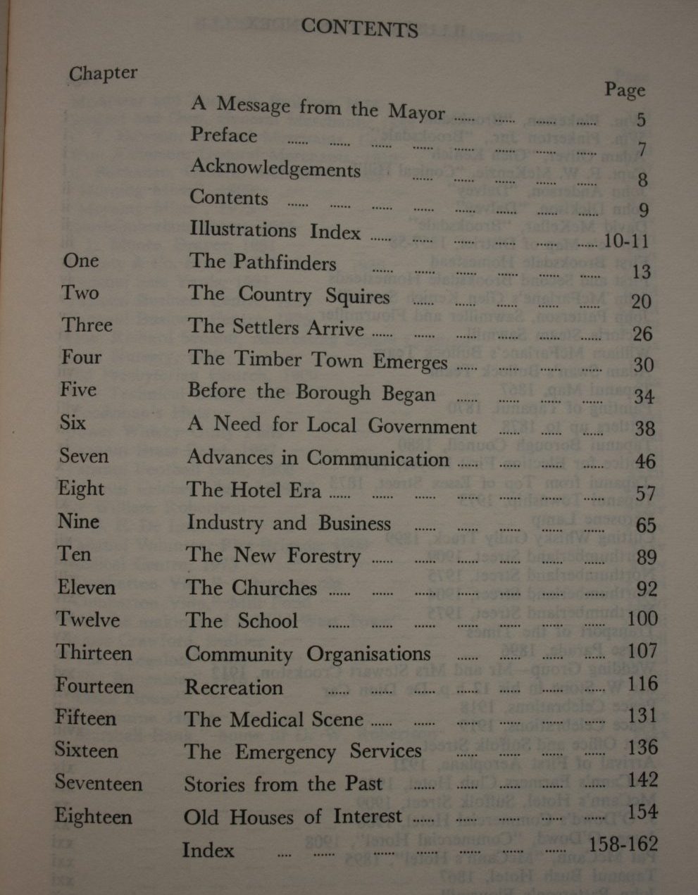 Tapanui turns one hundred - a publication to mark the centennial of the Borough of Tapanui 1876-1976. By Graeme John Smith