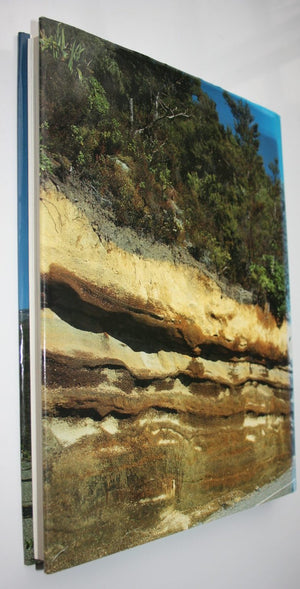 Soils in the New Zealand Landscape the Living Mantle. By Les Molloy