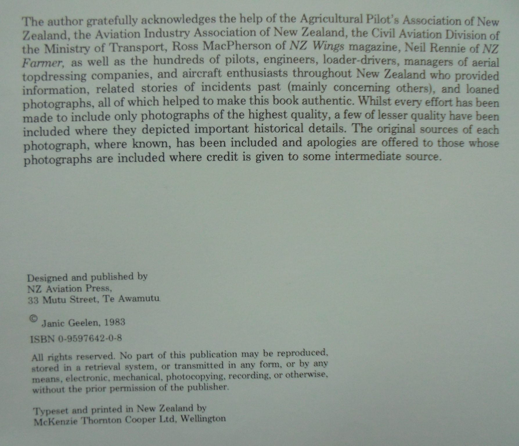 The Topdressers. 1983 FIRST EDITION. By Janic Geelen.