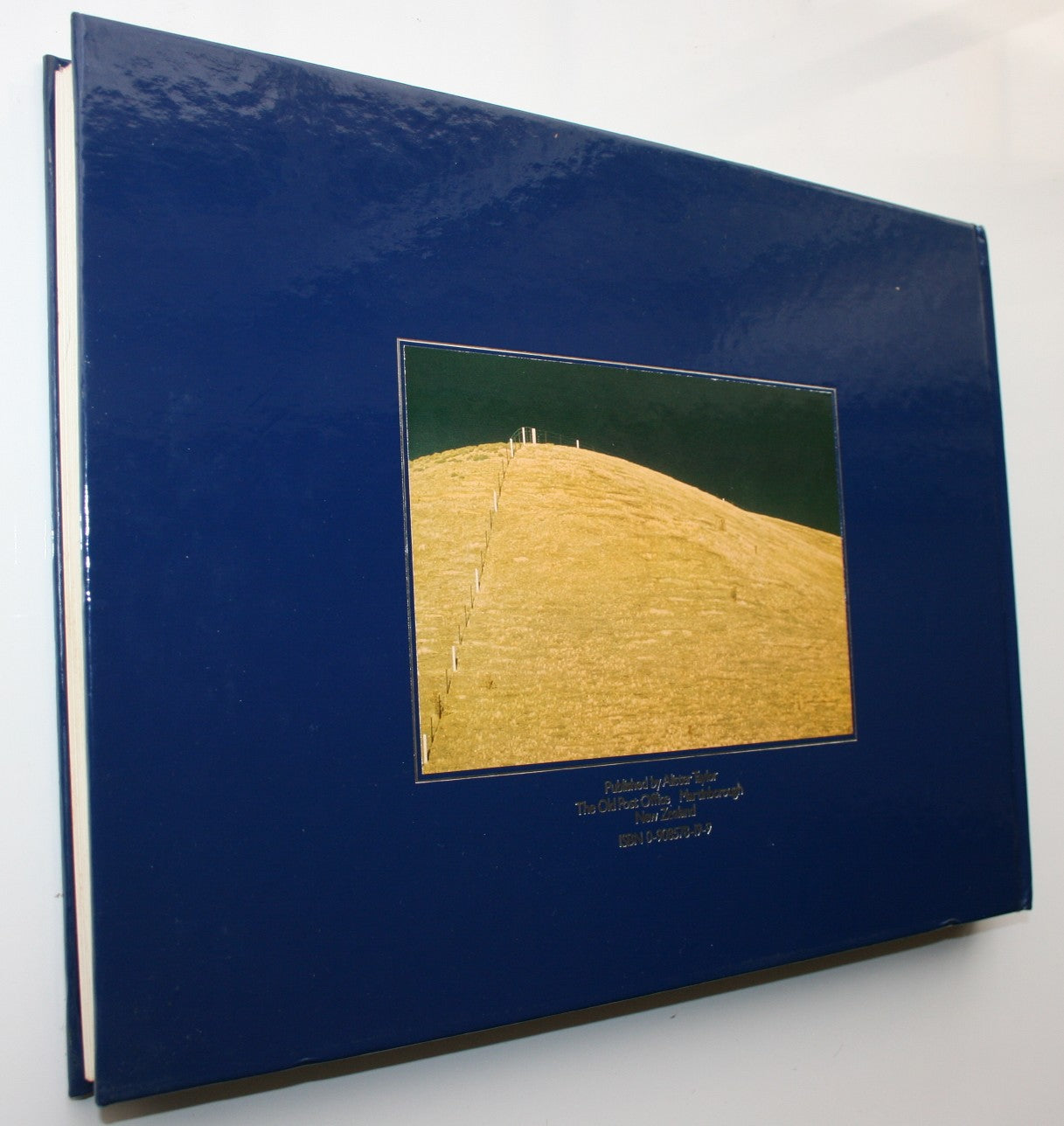 South Island of New Zealand from the Road. By Robin Morrison. FIRST EDITION.