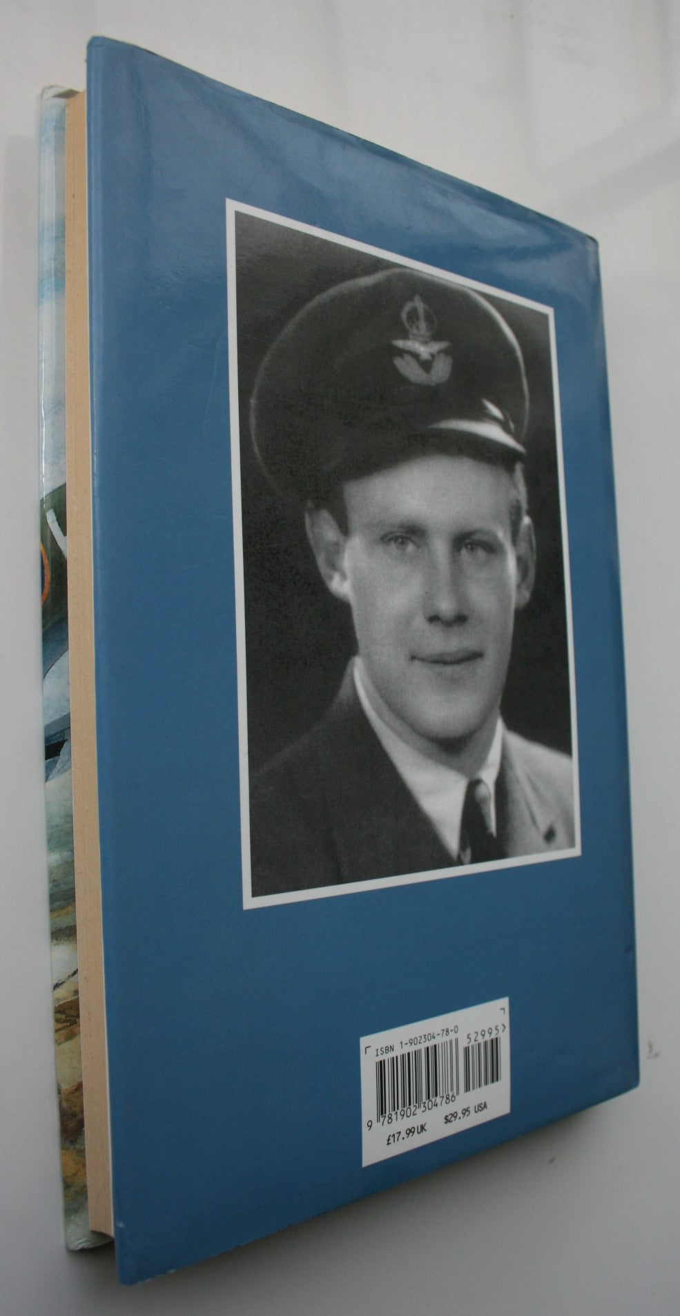 KIWI SPITFIRE ACE: A Gripping World War II Story of Action, Captivity and Freedom