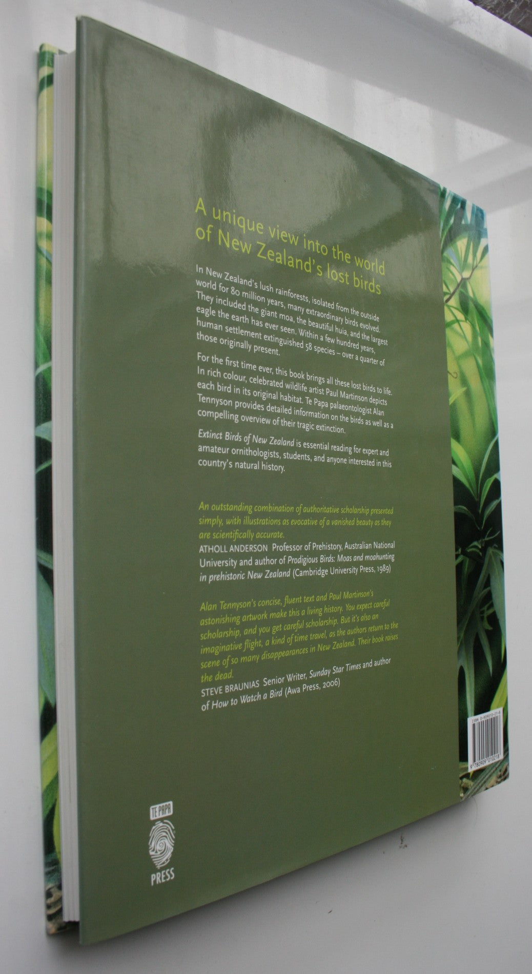 Extinct Birds of New Zealand by Alan Tennyson and Paul Martinson. SCARCE