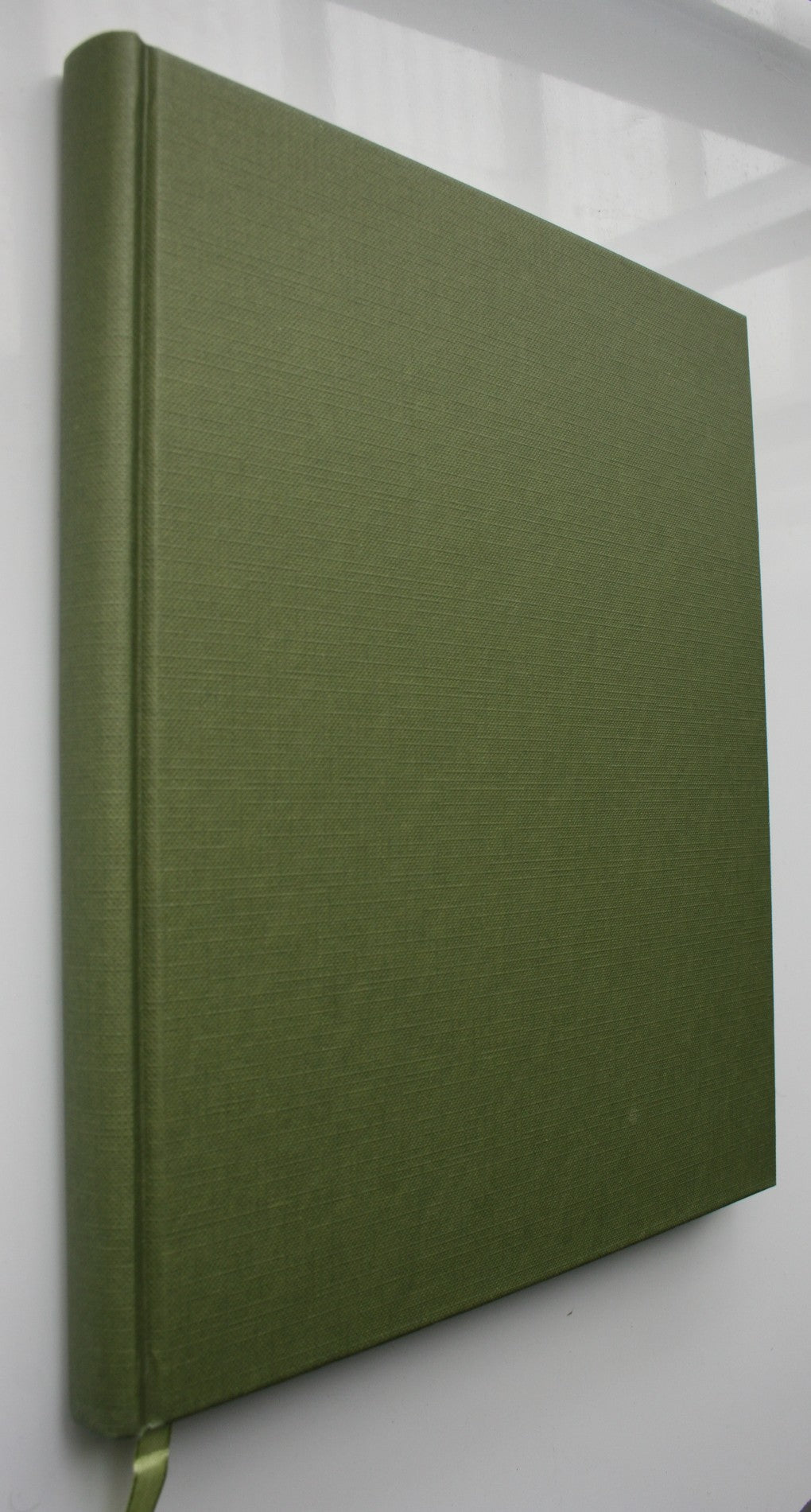 Extinct Birds of New Zealand by Alan Tennyson and Paul Martinson. SCARCE