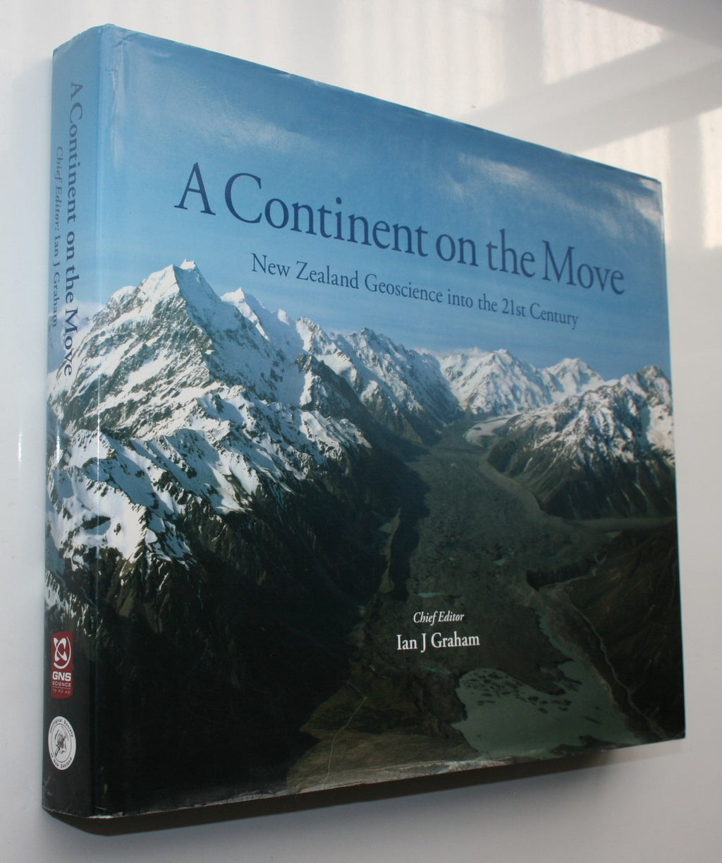 A Continent on the Move New Zealand Geoscience into the 21st Century By Ian Graham (Edited by).&nbsp;