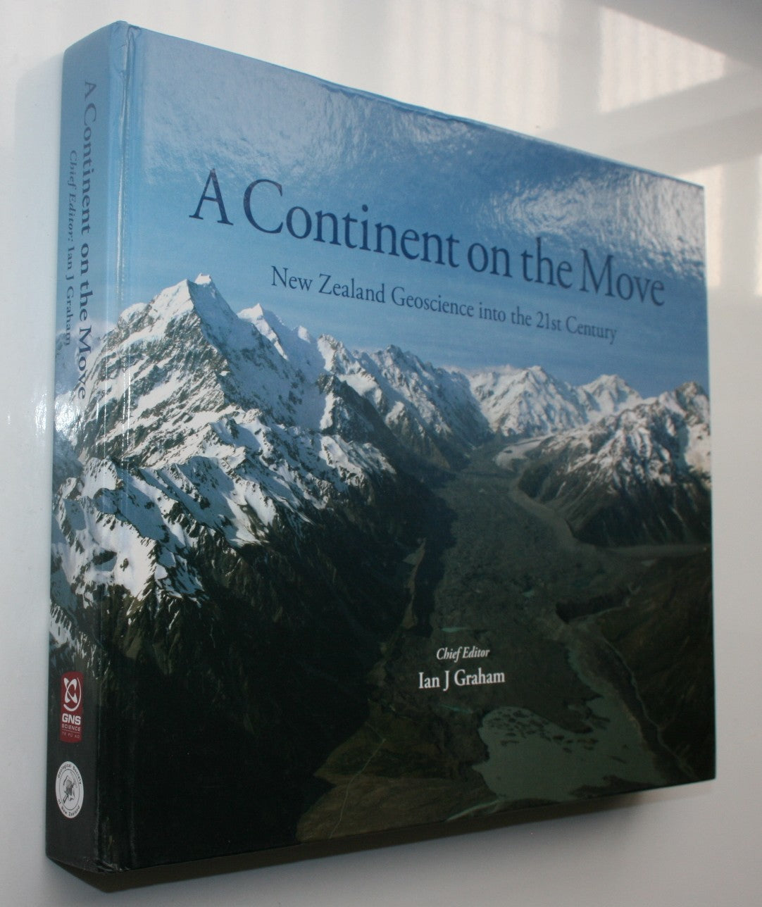 A Continent on the Move New Zealand Geoscience into the 21st Century By Ian Graham (Edited by).&nbsp;