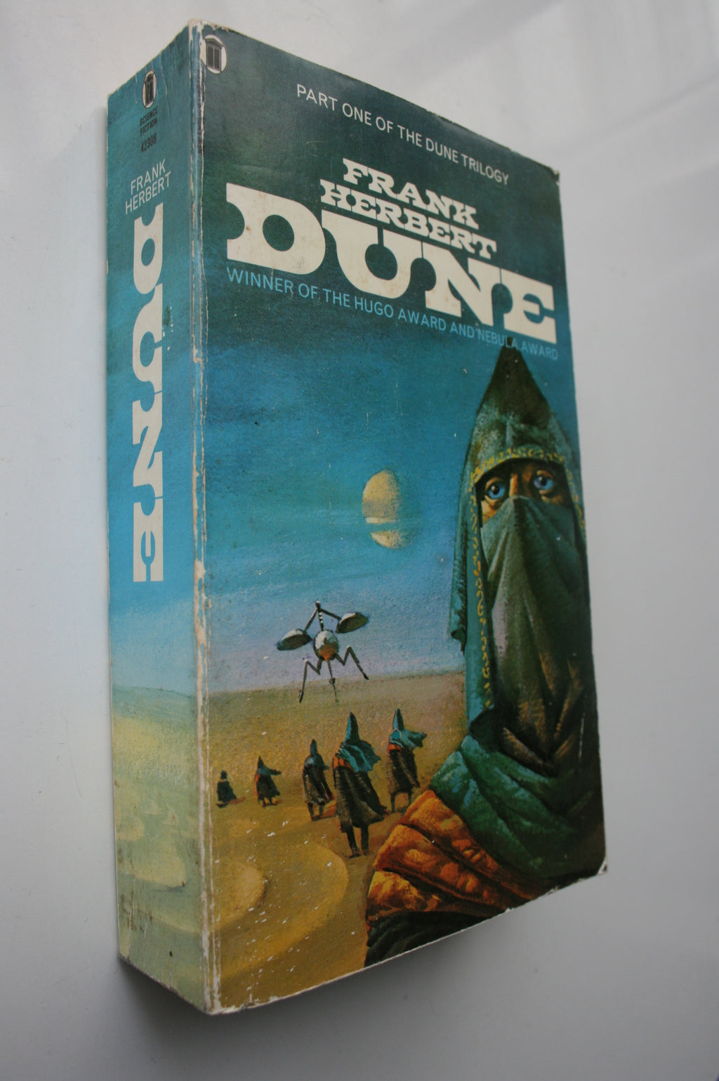 Dune. Publisher: NEL, 1979. Collectible vintage copy. By Frank Herbert