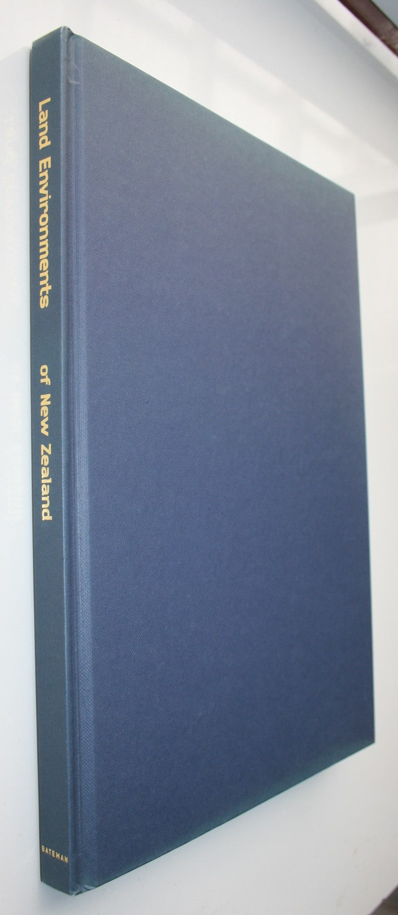 Land Environments of New Zealand Nga Taiao O Aotearoa by John Leathwick.