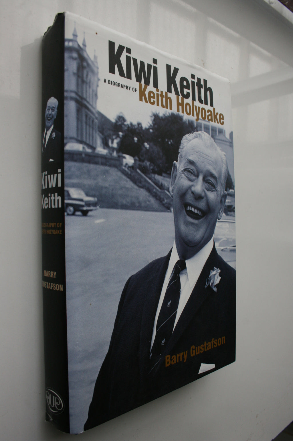 Kiwi Keith A Biography of Keith Holyoake By Barry Gustafson.