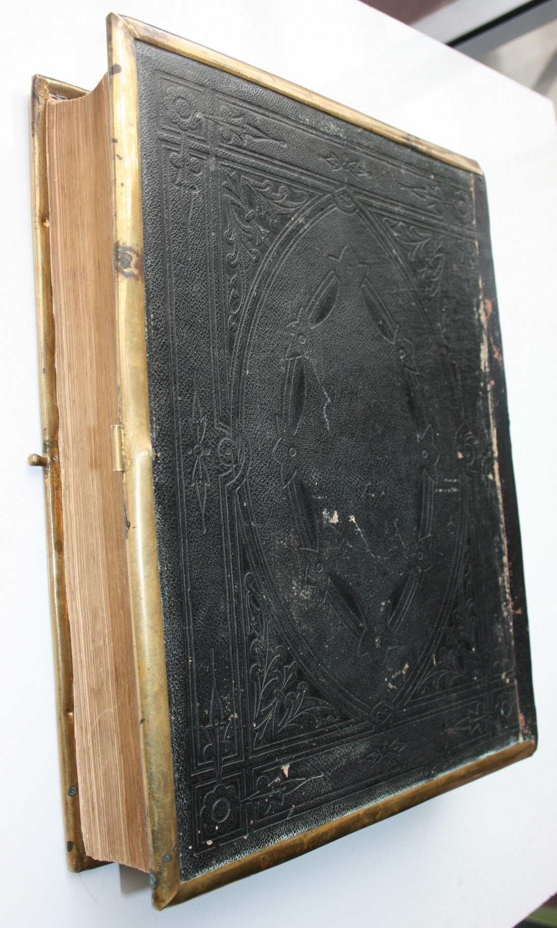 The Holy Bible, Old and New Testaments, With the Marginal Readings, and Original and Selected Parallel References, Printed at Length.