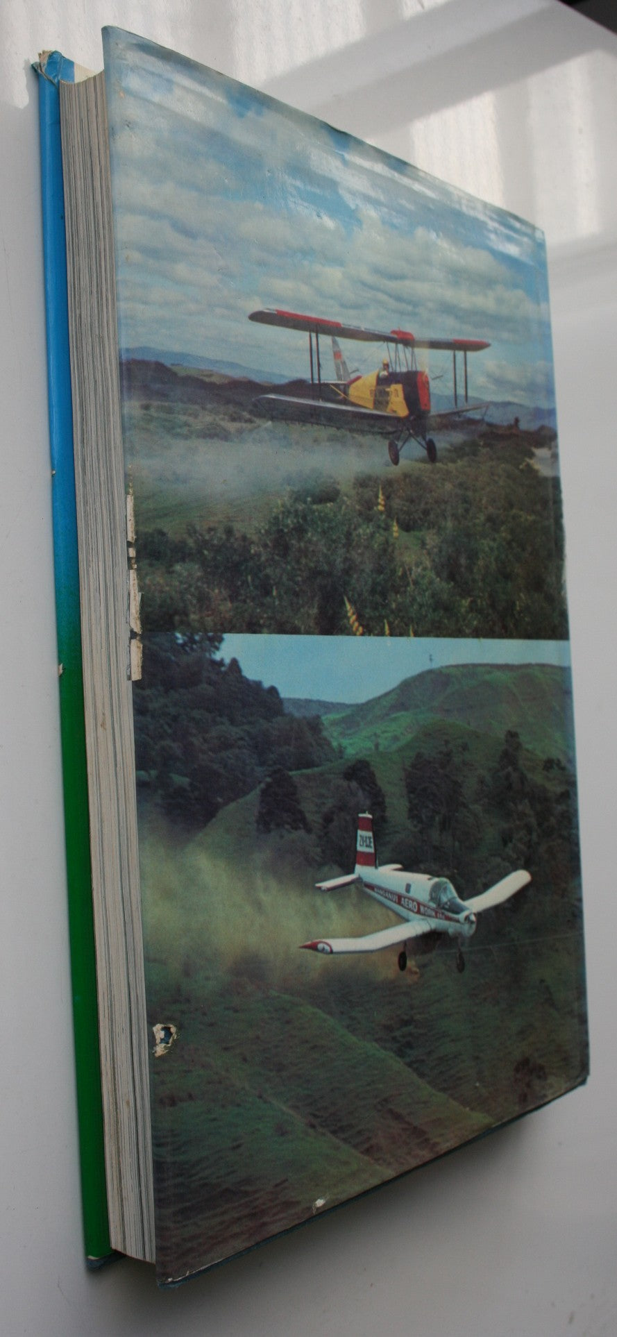 The Topdressers. 1983 FIRST EDITION. By Janic Geelen.