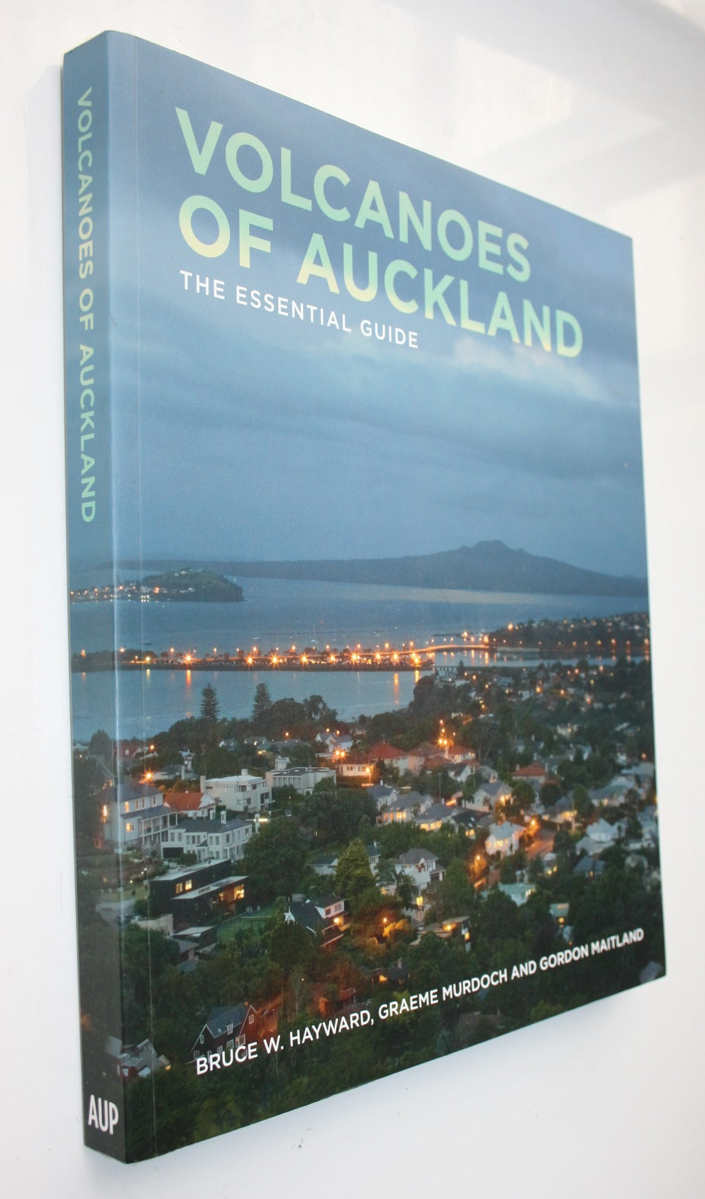 Volcanoes of Auckland The Essential Guide By Bruce W. Hayward, Gordon Maitland.