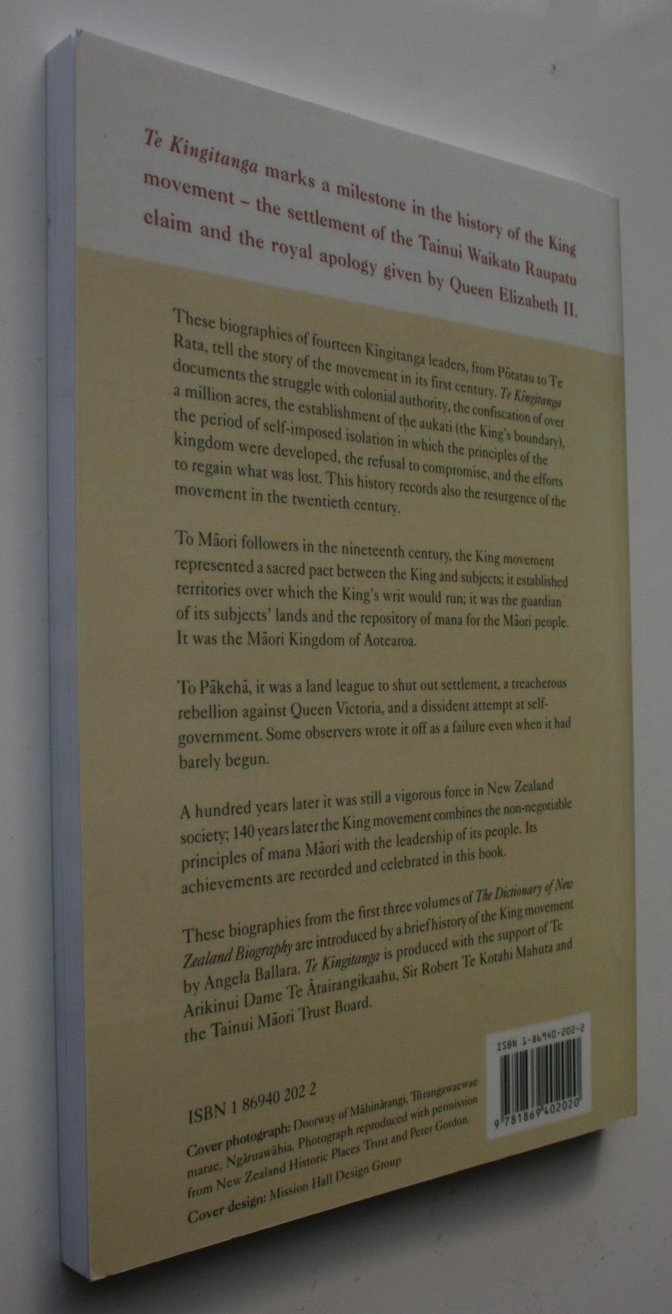 Te Kingitanga Selected Essays from "The Dictionary of New Zealand Biography".