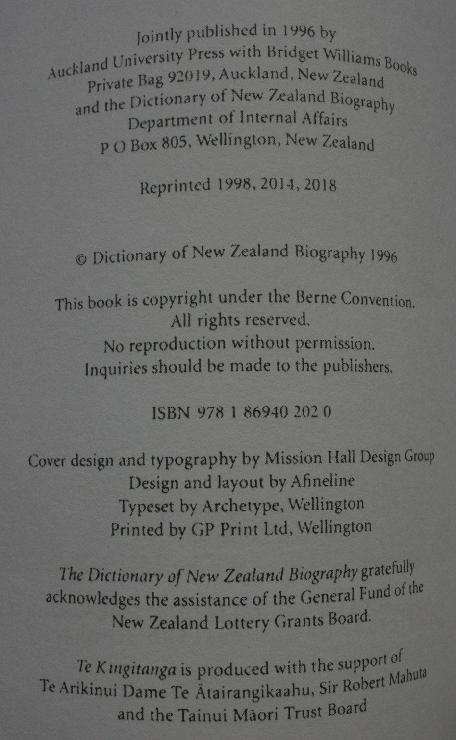 Te Kingitanga Selected Essays from "The Dictionary of New Zealand Biography".
