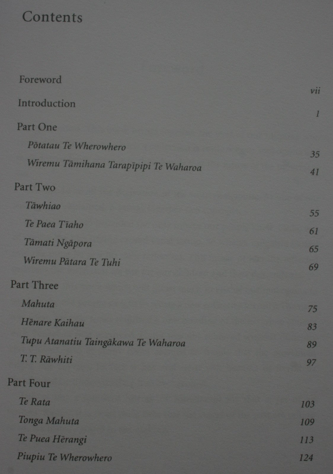 Te Kingitanga Selected Essays from "The Dictionary of New Zealand Biography".