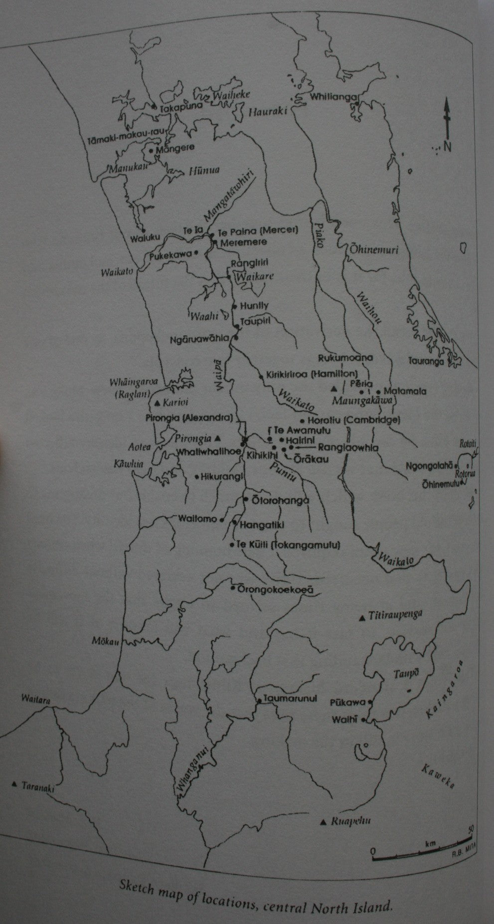 Te Kingitanga Selected Essays from "The Dictionary of New Zealand Biography".