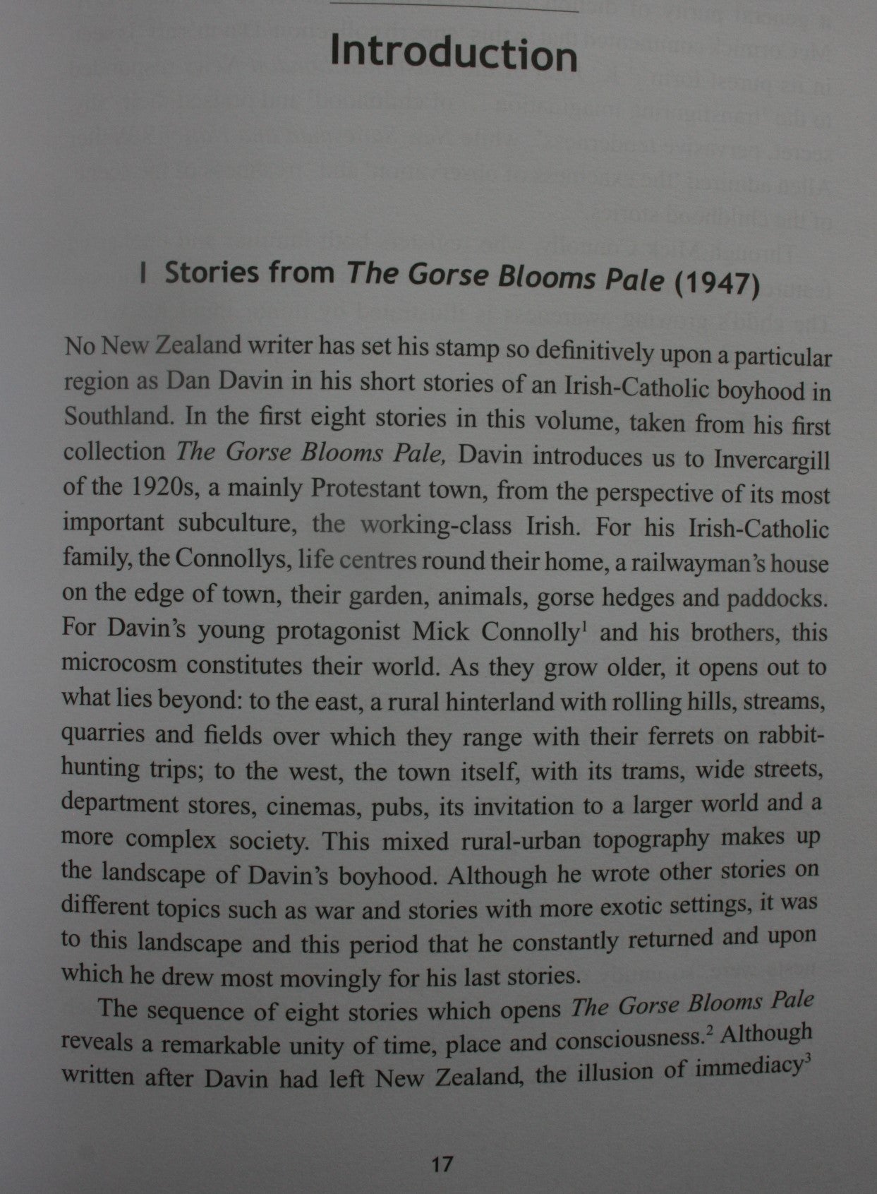 The Gorse Blooms Pale Dan Davin's Southland Stories By Dan Davin, Janet Wilson (Edited by)