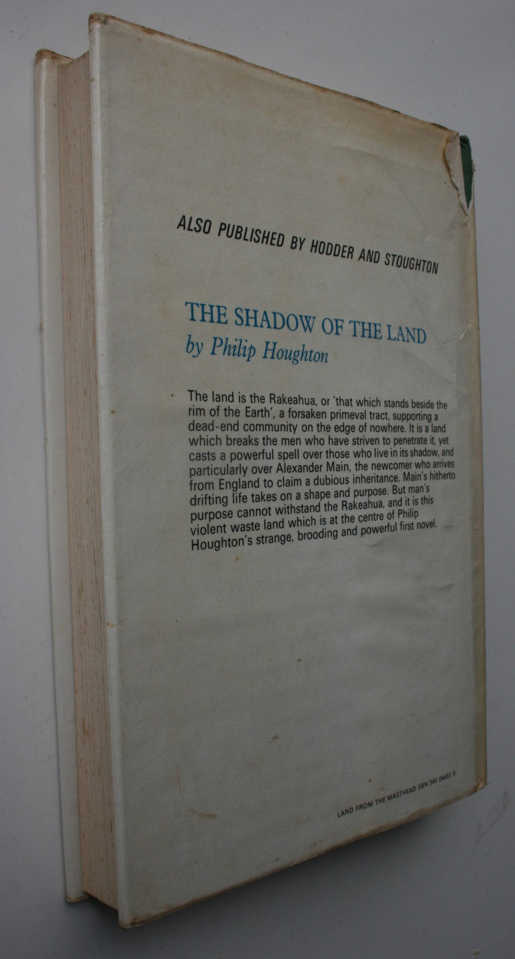 Land from the masthead: A circumnavigation of New Zealand in the wake of Captain Cook. By Philip Houghton