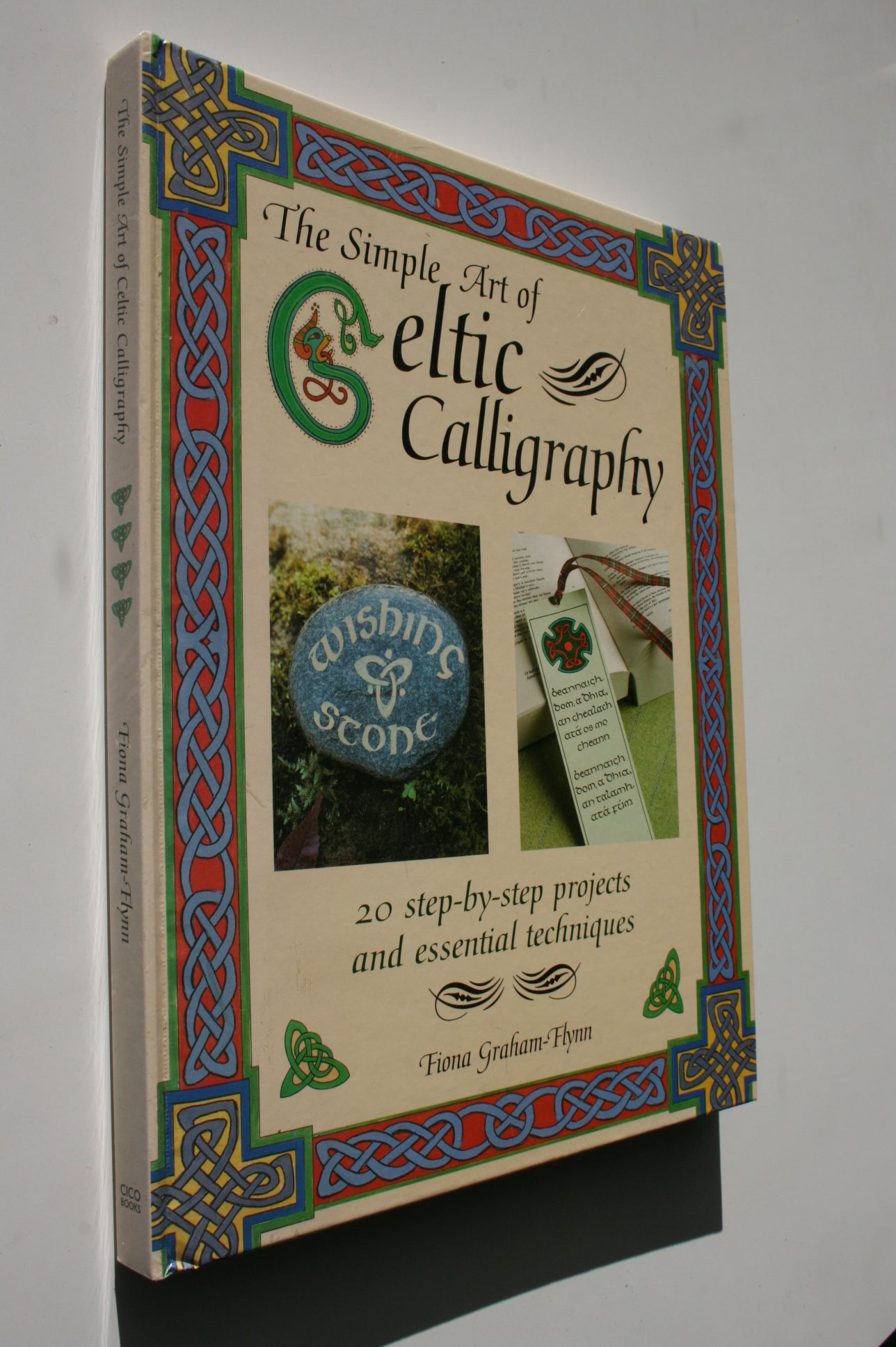 Simple Art of Celtic ­Calligraphy Over 20 Step-by-Step Projects and Es ...