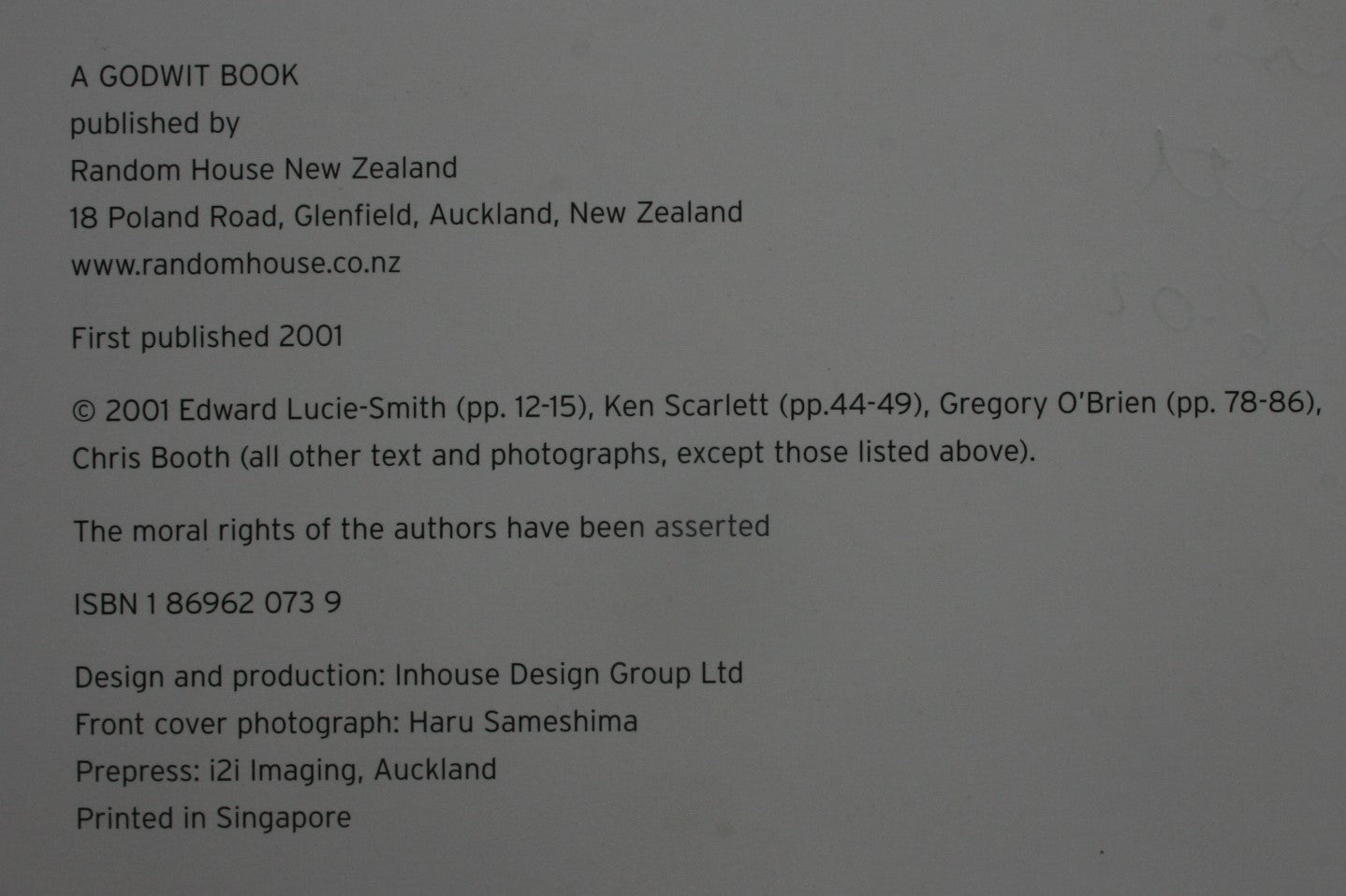 Chris Booth Sculpture in Europe, Australia and New Zealand: Sculpture in Europe, Australia and New Zealand By Edward Lucie-Smith, Gregory O'Brien. SIGNED BY CHRIS BOOTH. SCARCE.