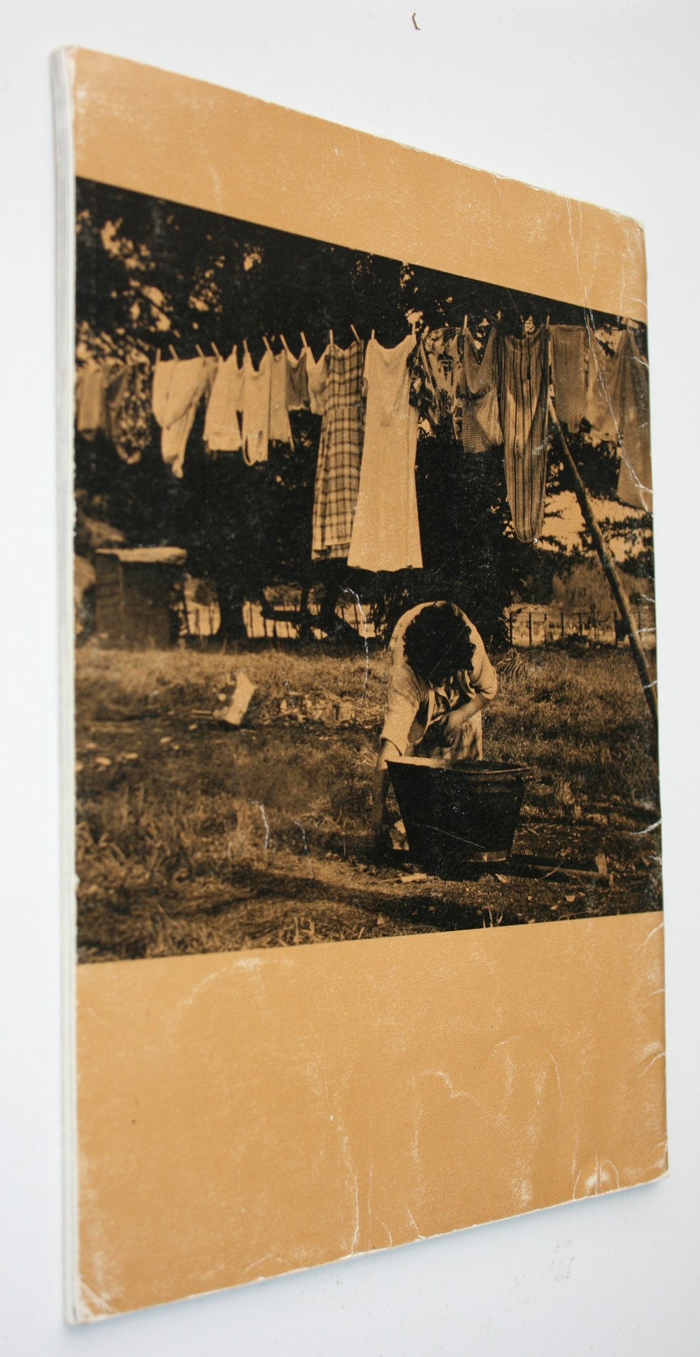 Washday at the Pa (with 20 extra photos and publisher's note booklet) by Ans Westra