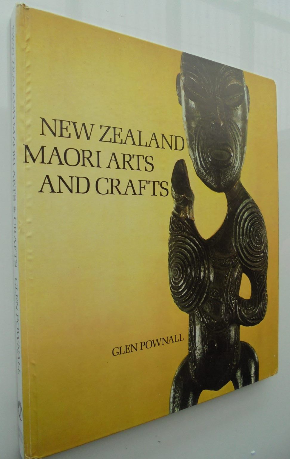 New Zealand Maori arts and crafts. By Glen Pownall