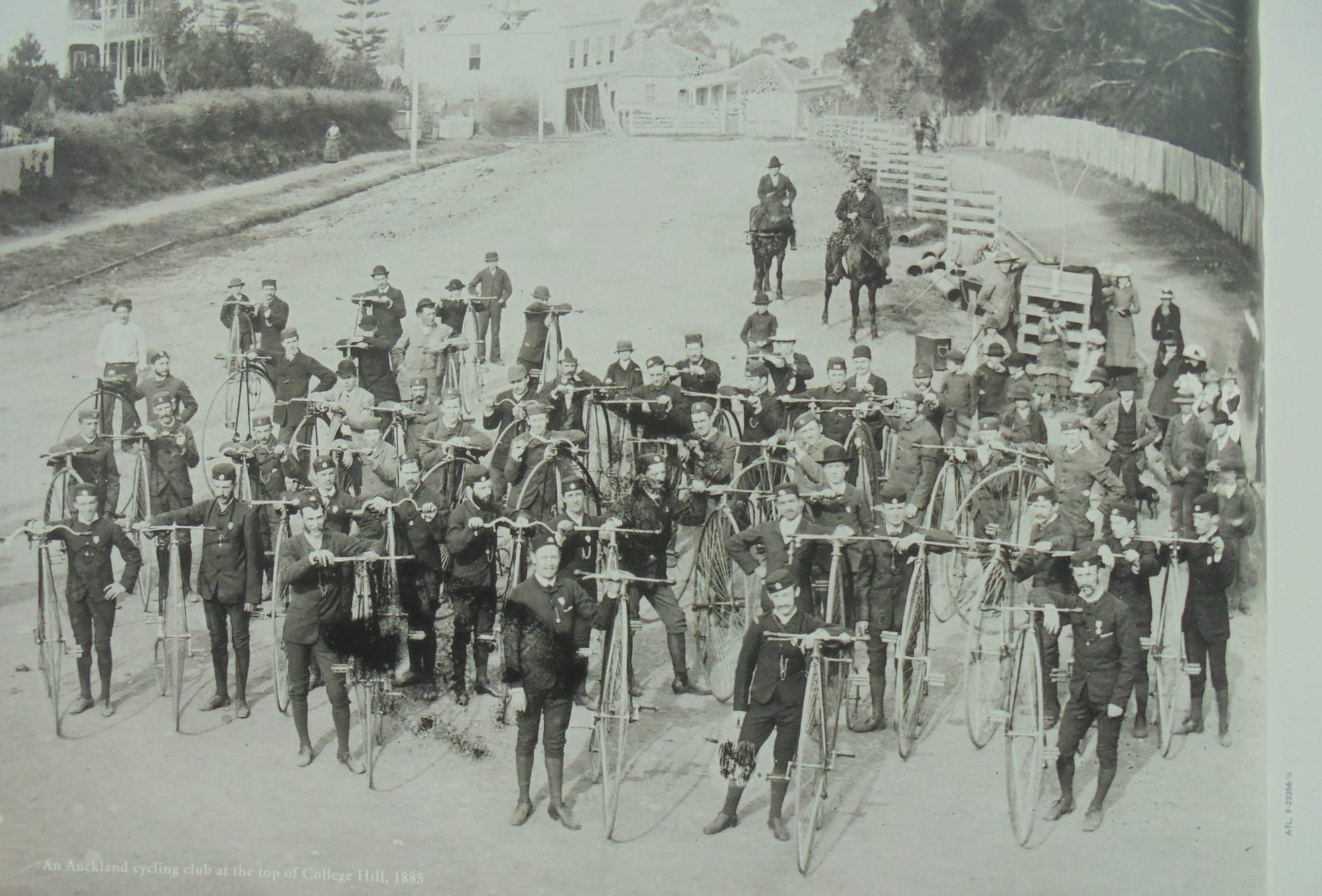 Ride The Story of Cycling in New Zealand By The Kennett Brothers.