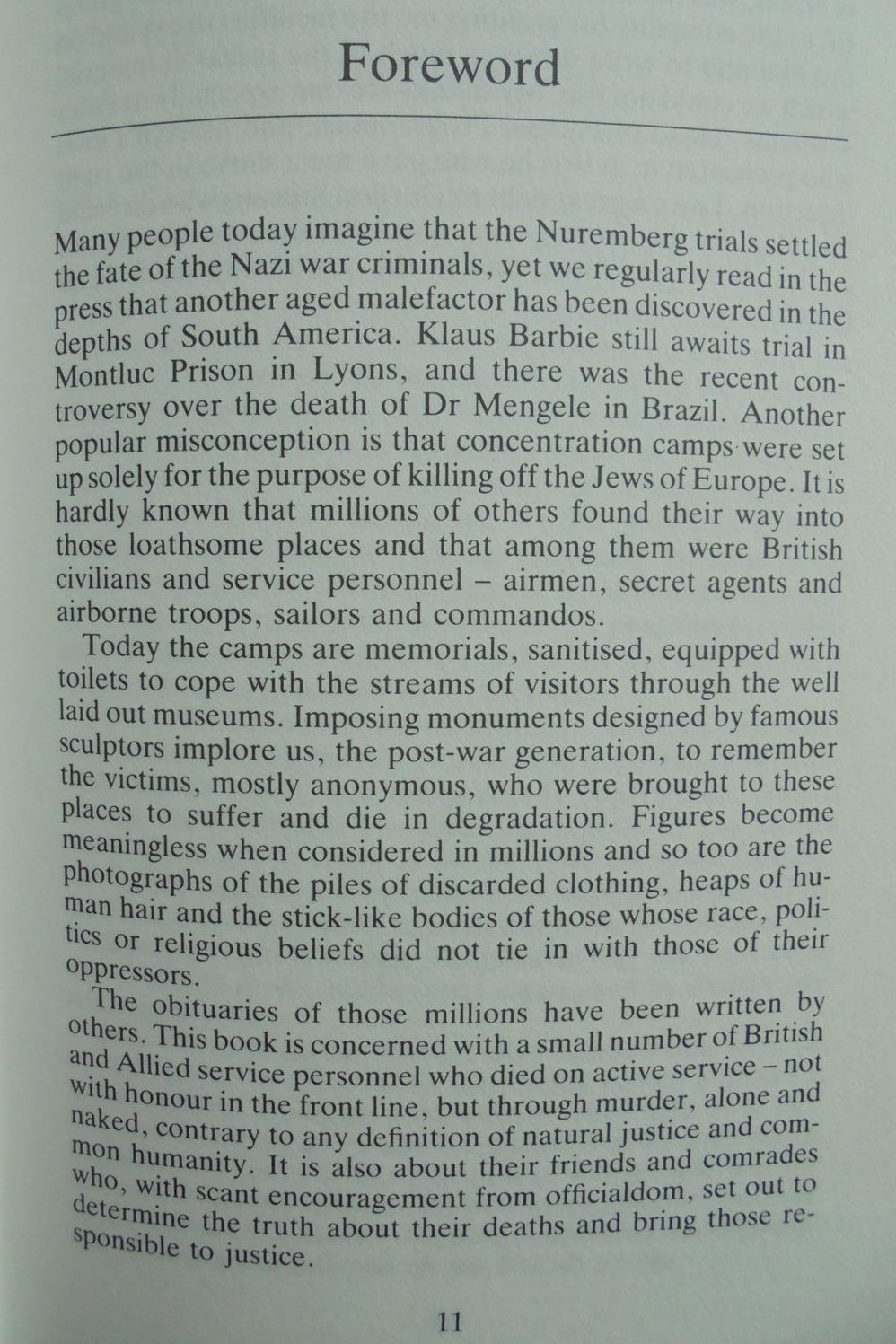 The secret hunters. by Kemp, Anthony - Natzi war crimes