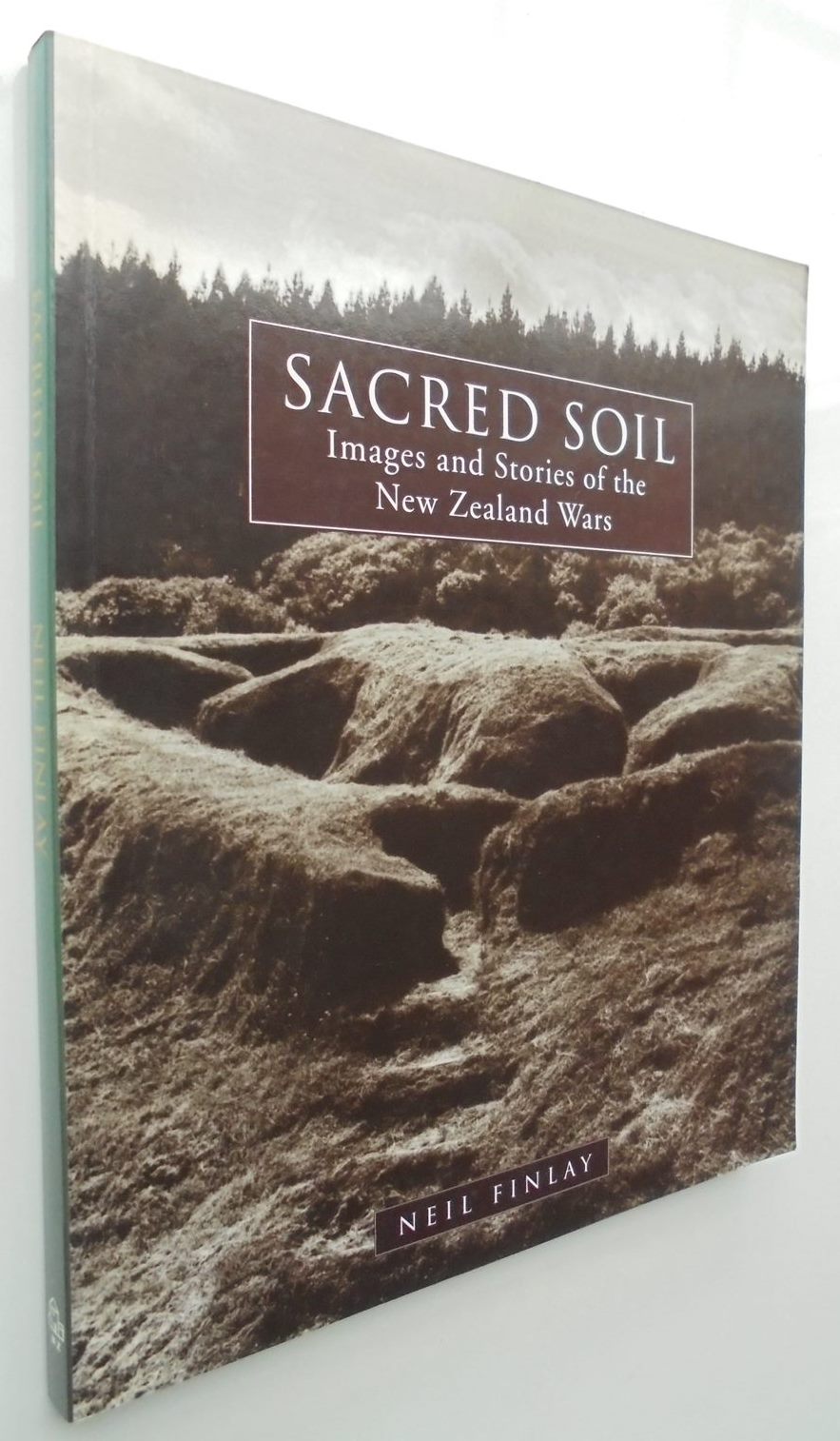 Sacred Soil Images and Stories of the New Zealand Wars By Neil Finlay.