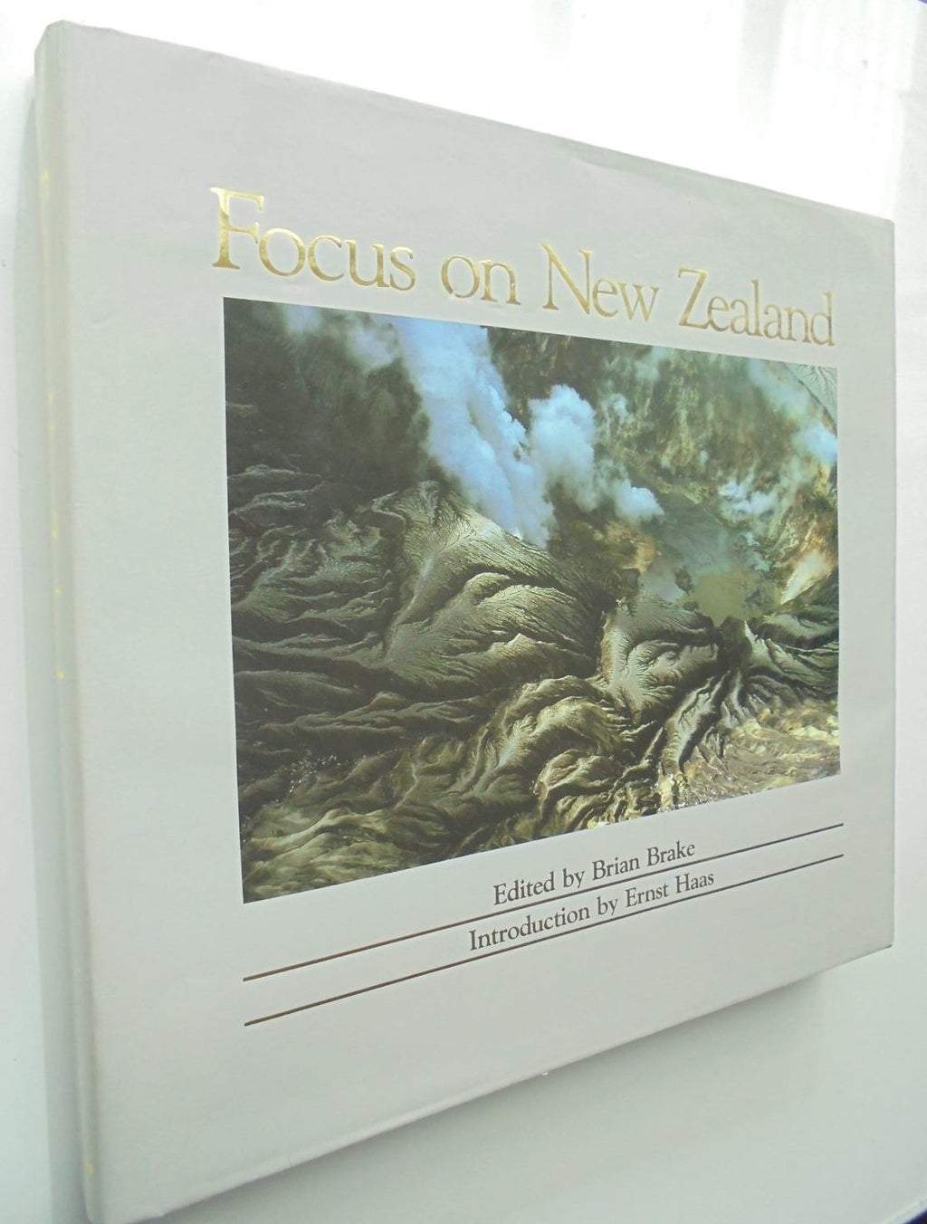 Focus on New Zealand by Brian Brake (Ed.)