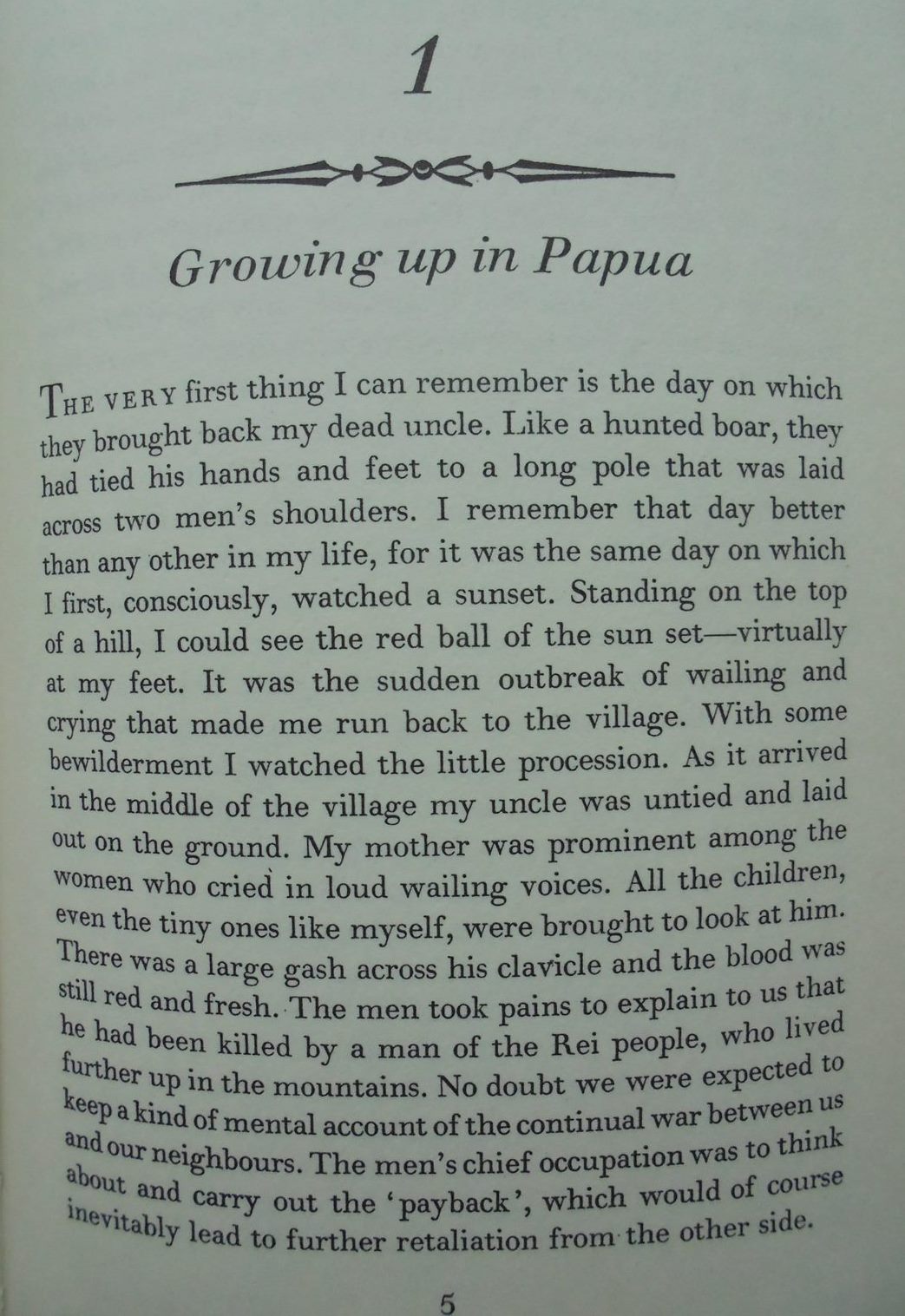 Kiki. Ten Thousand Years In a Lifetime. An autobiography from New Guinea. Kiki, Albert Maori