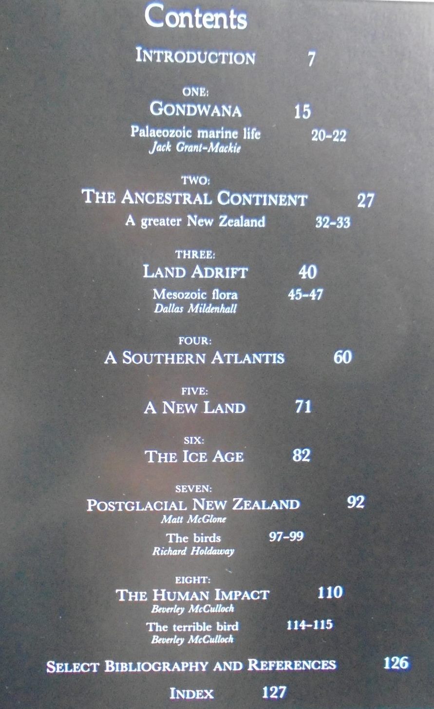 Prehistoric New Zealand by Graeme Stevens, Matt McClone and Beverley mcCulloch. Illustrated by Vivian Ward