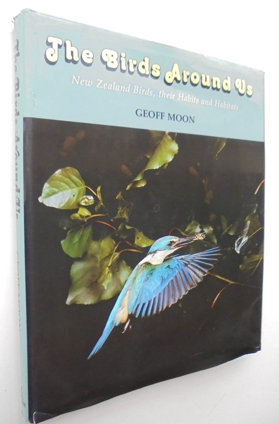 The birds around us : New Zealand birds, their habits and habitats. By Geoff Moon