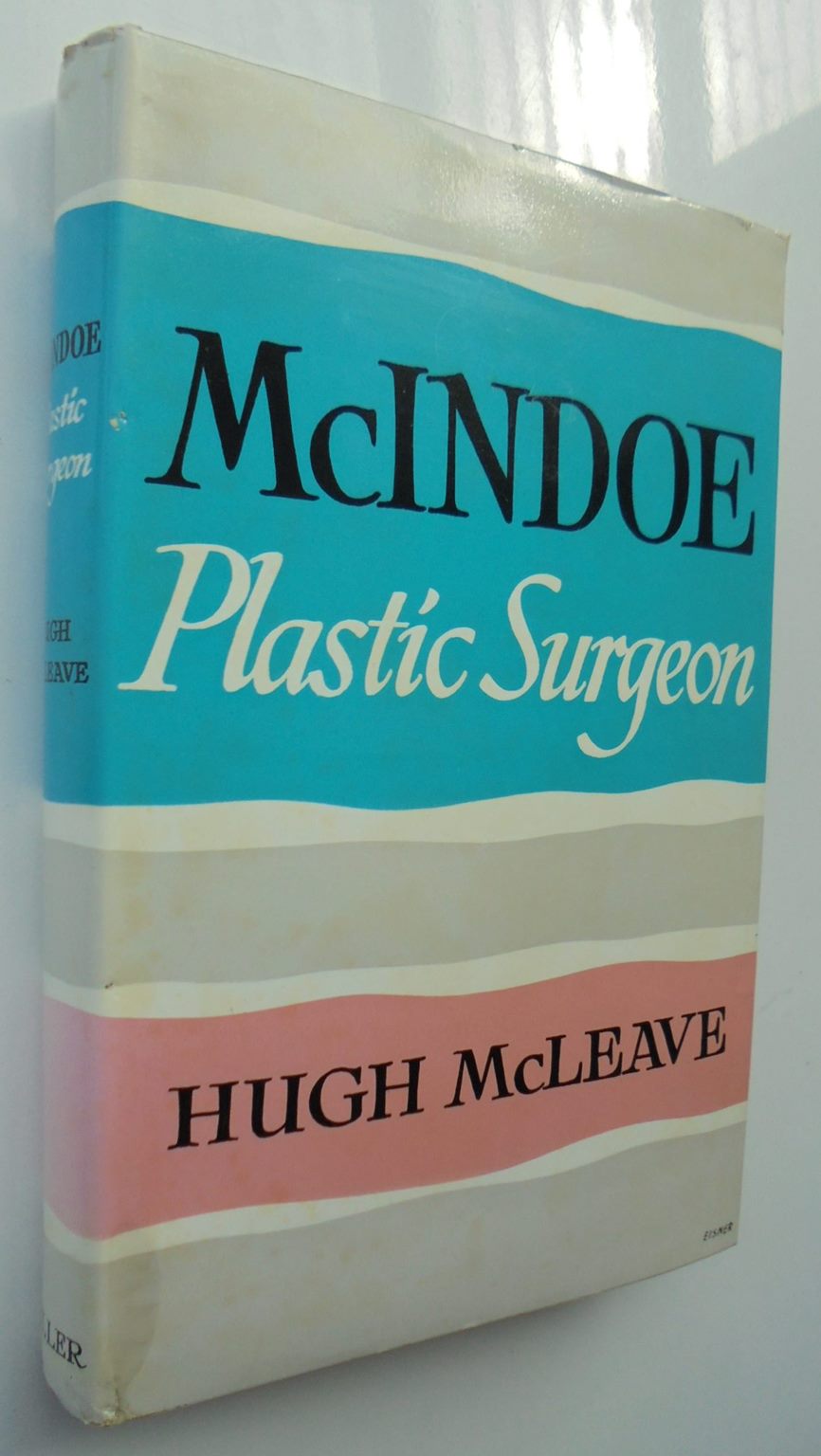 McIndoe: Plastic Surgeon. By Hugh McLeave. New Zealand surgeon